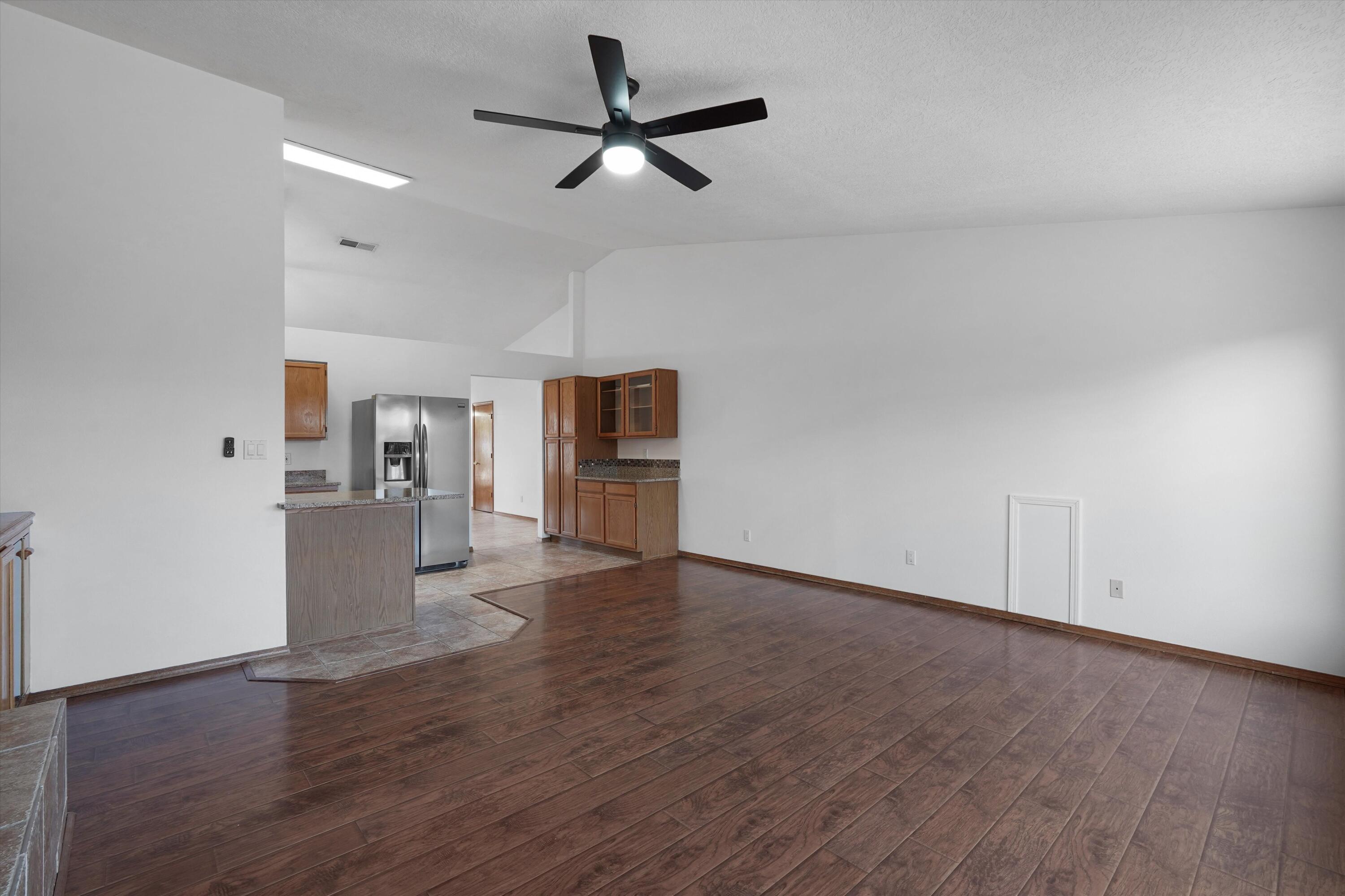 Photo 8 — 4517 Samara Road NW
