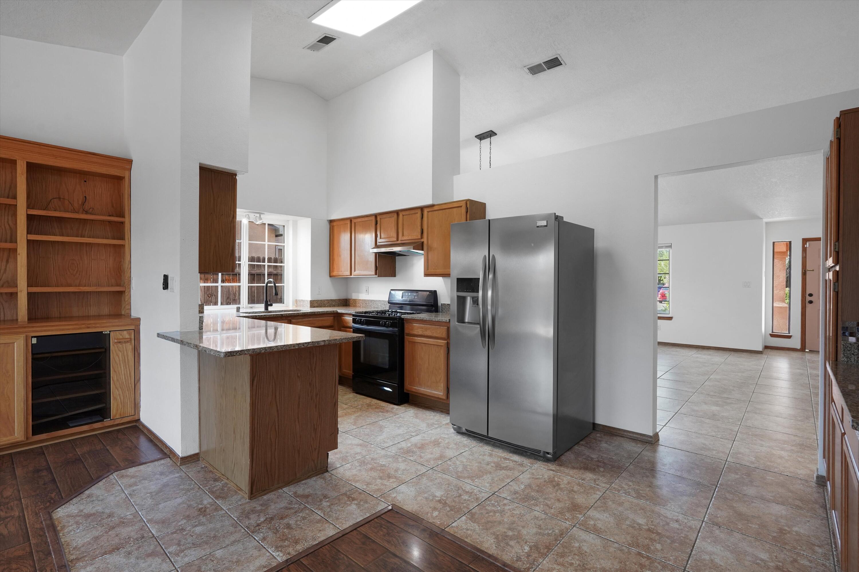 Photo 10 — 4517 Samara Road NW
