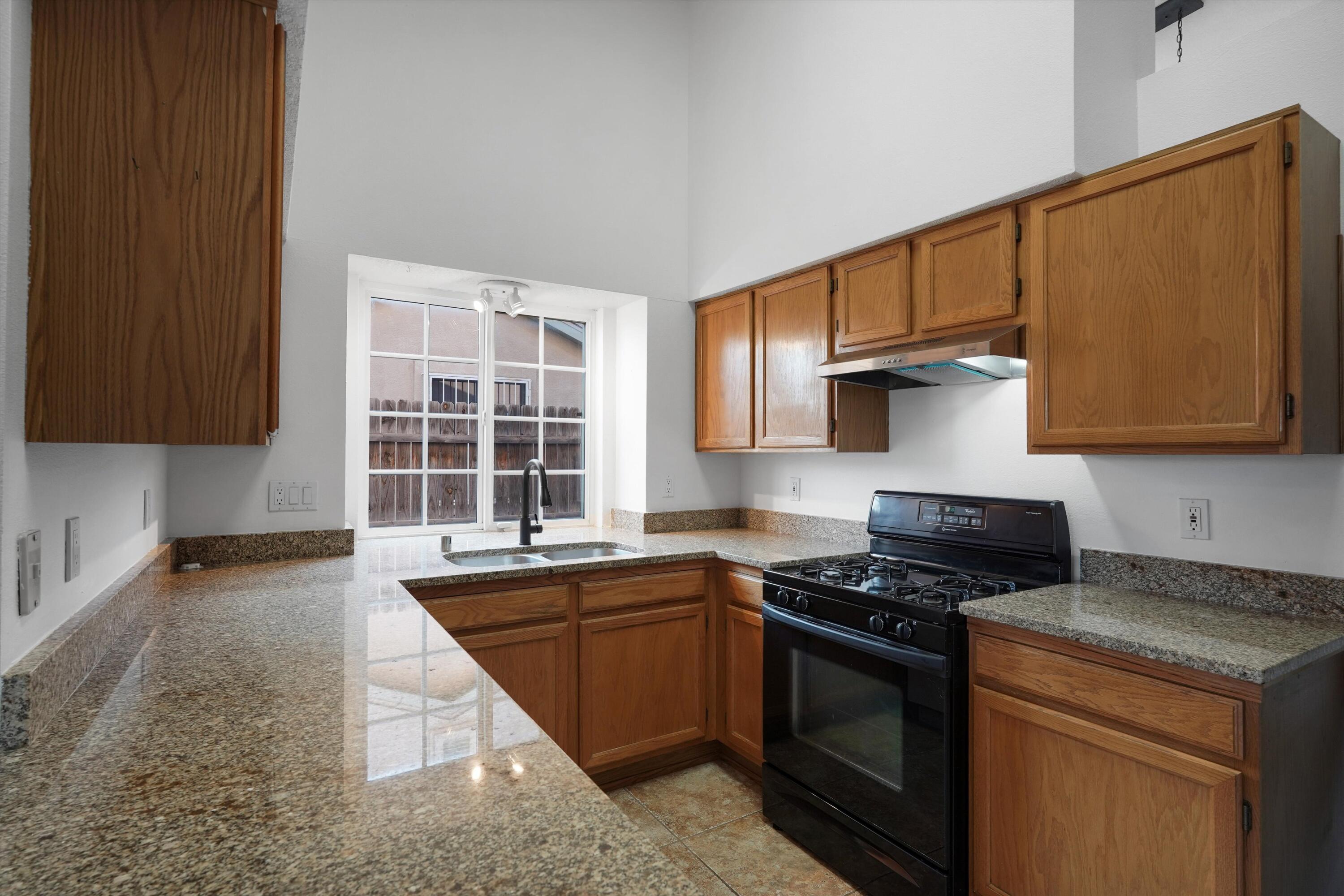 Photo 11 — 4517 Samara Road NW