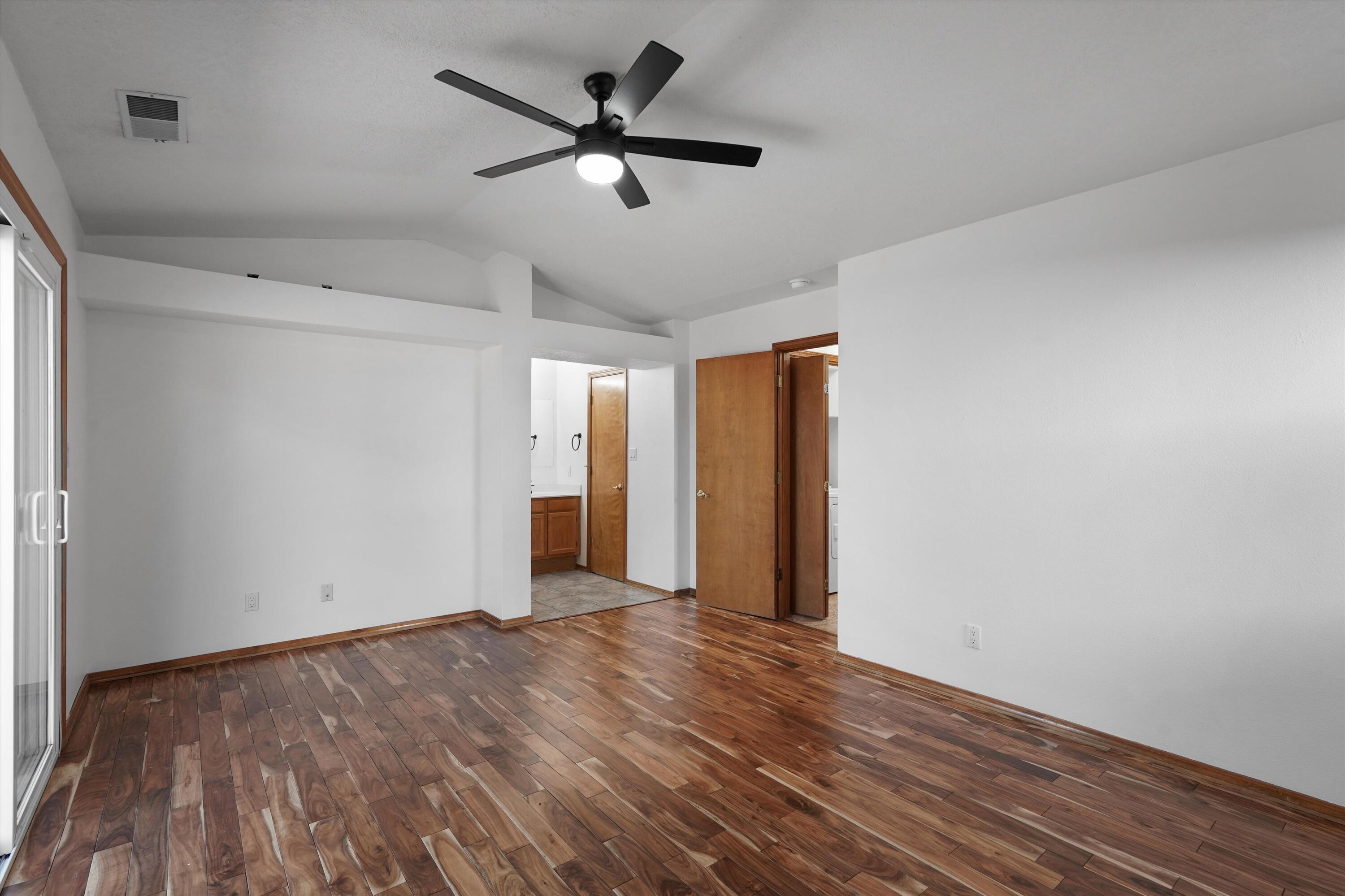 Photo 14 — 4517 Samara Road NW