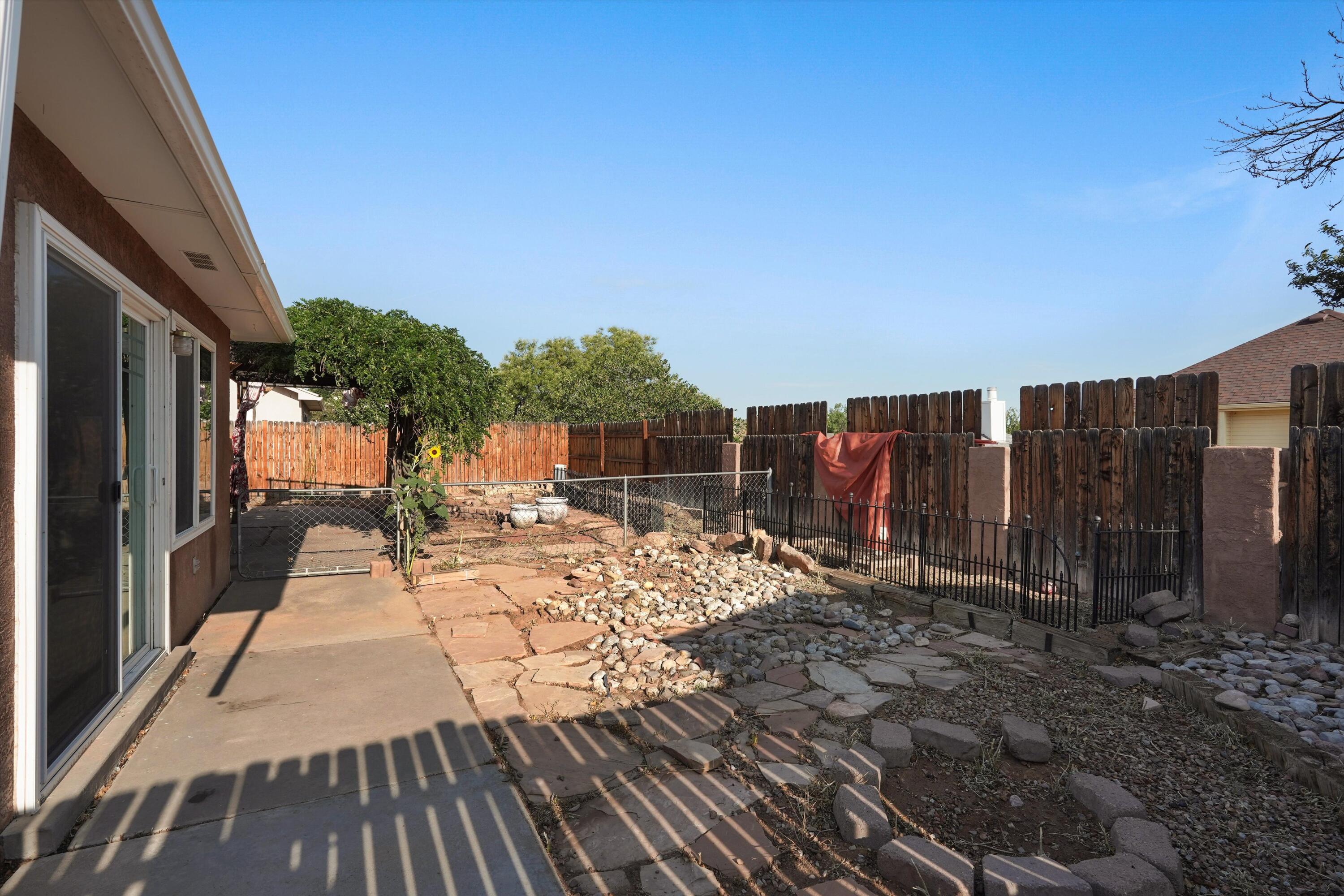 Photo 3 — 4517 Samara Road NW