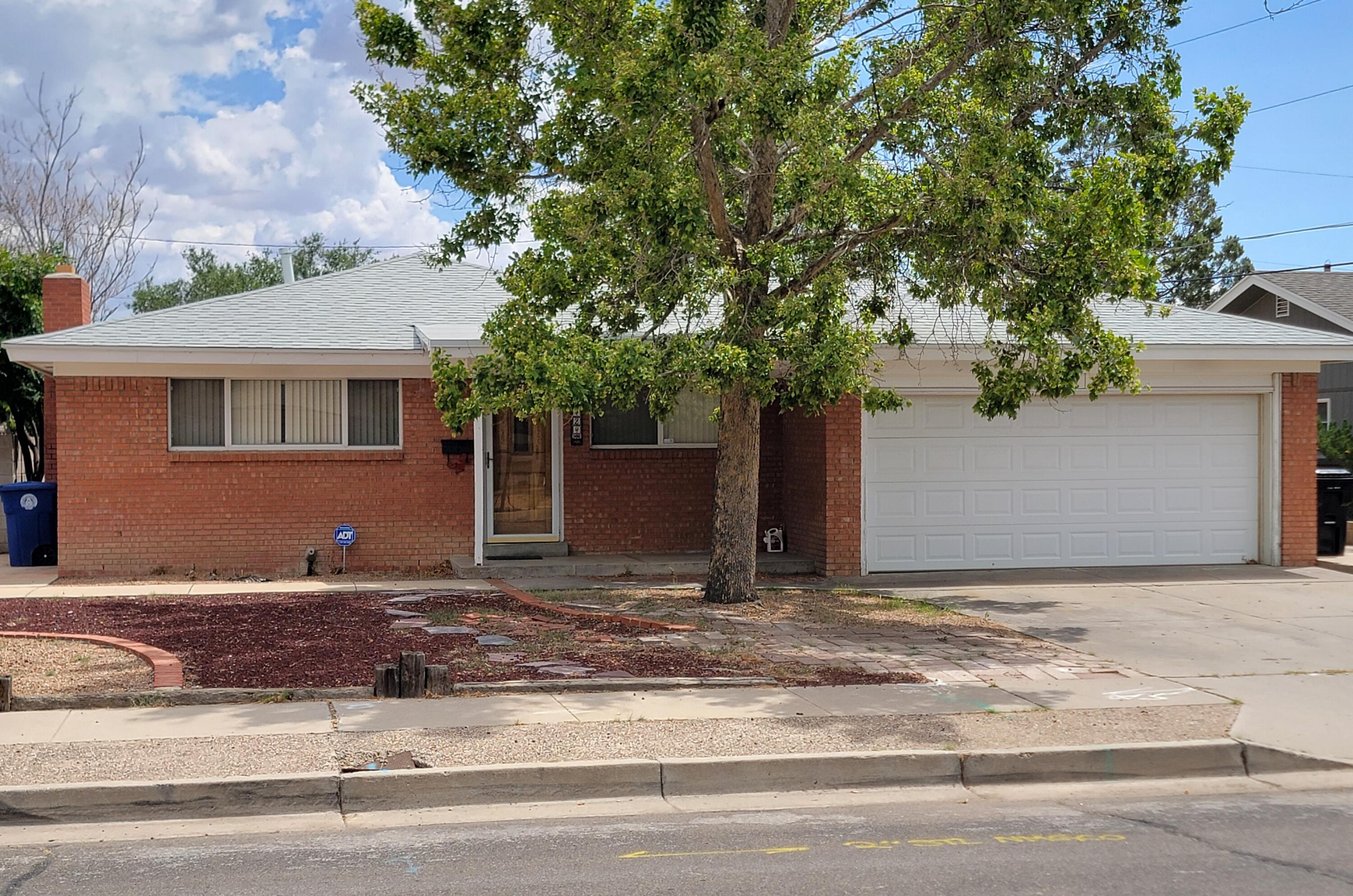 8424 Palo Duro Avenue NE, Albuquerque, NM 87111