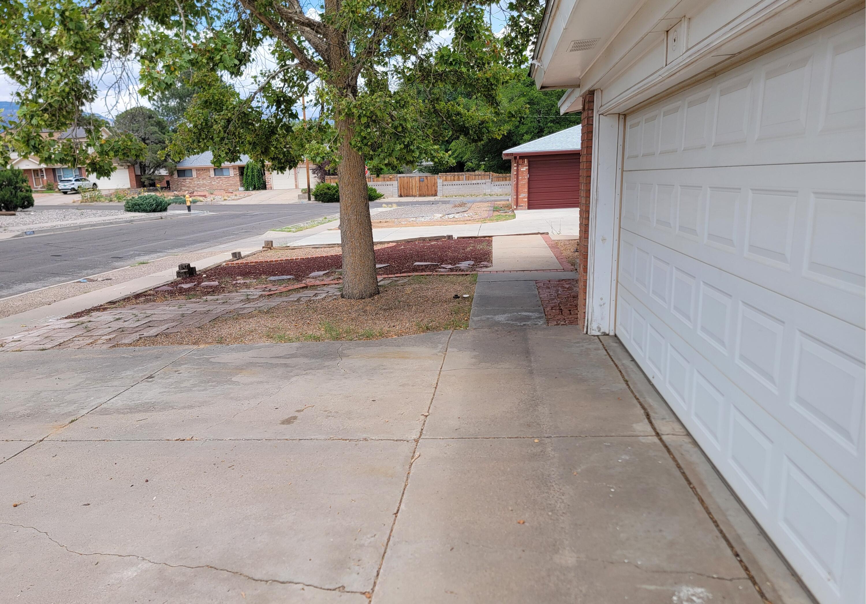 Photo 11 — 8424 Palo Duro Avenue NE
