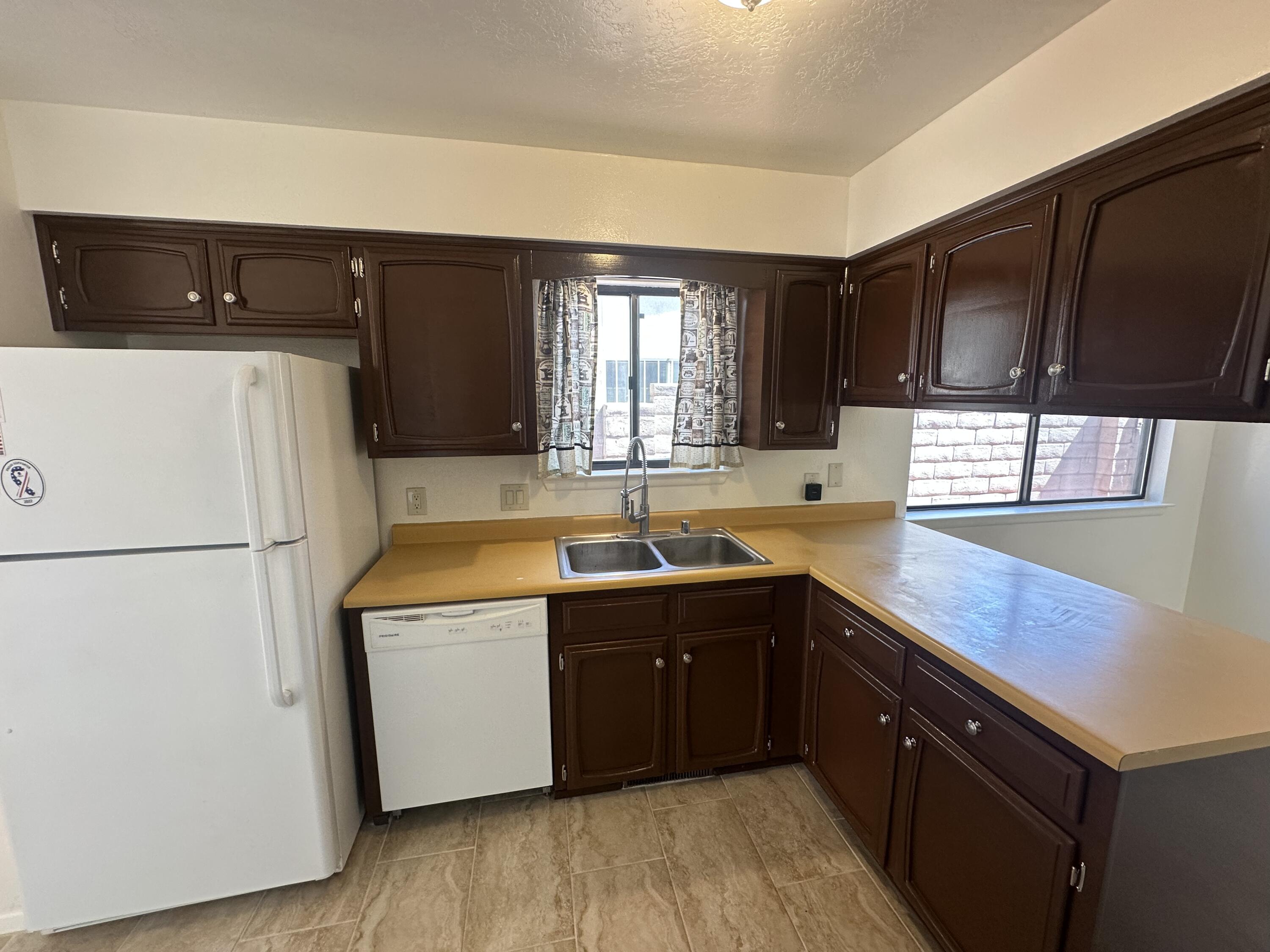 Photo 5 — 612 Ortiz Drive NE