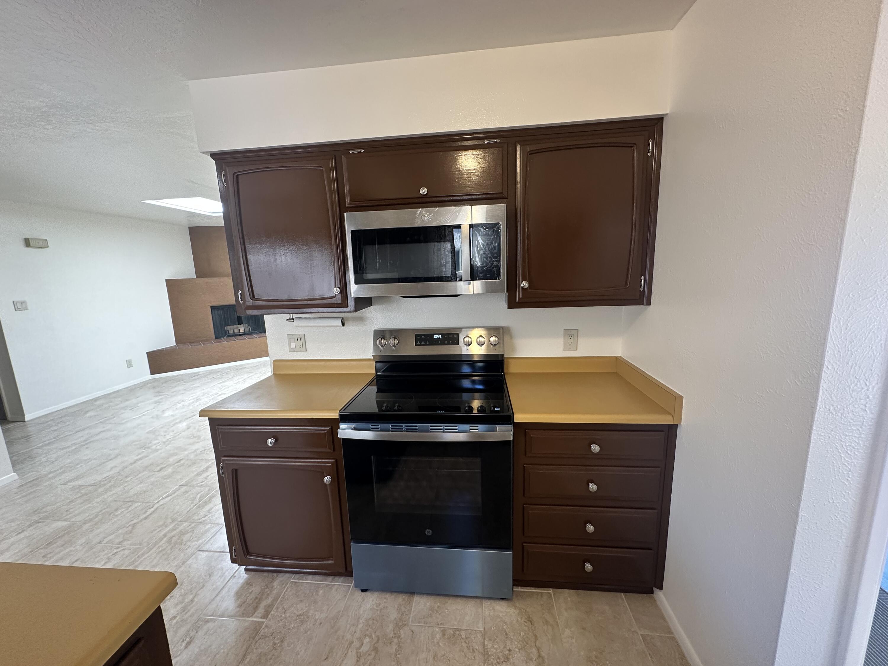 Photo 6 — 612 Ortiz Drive NE