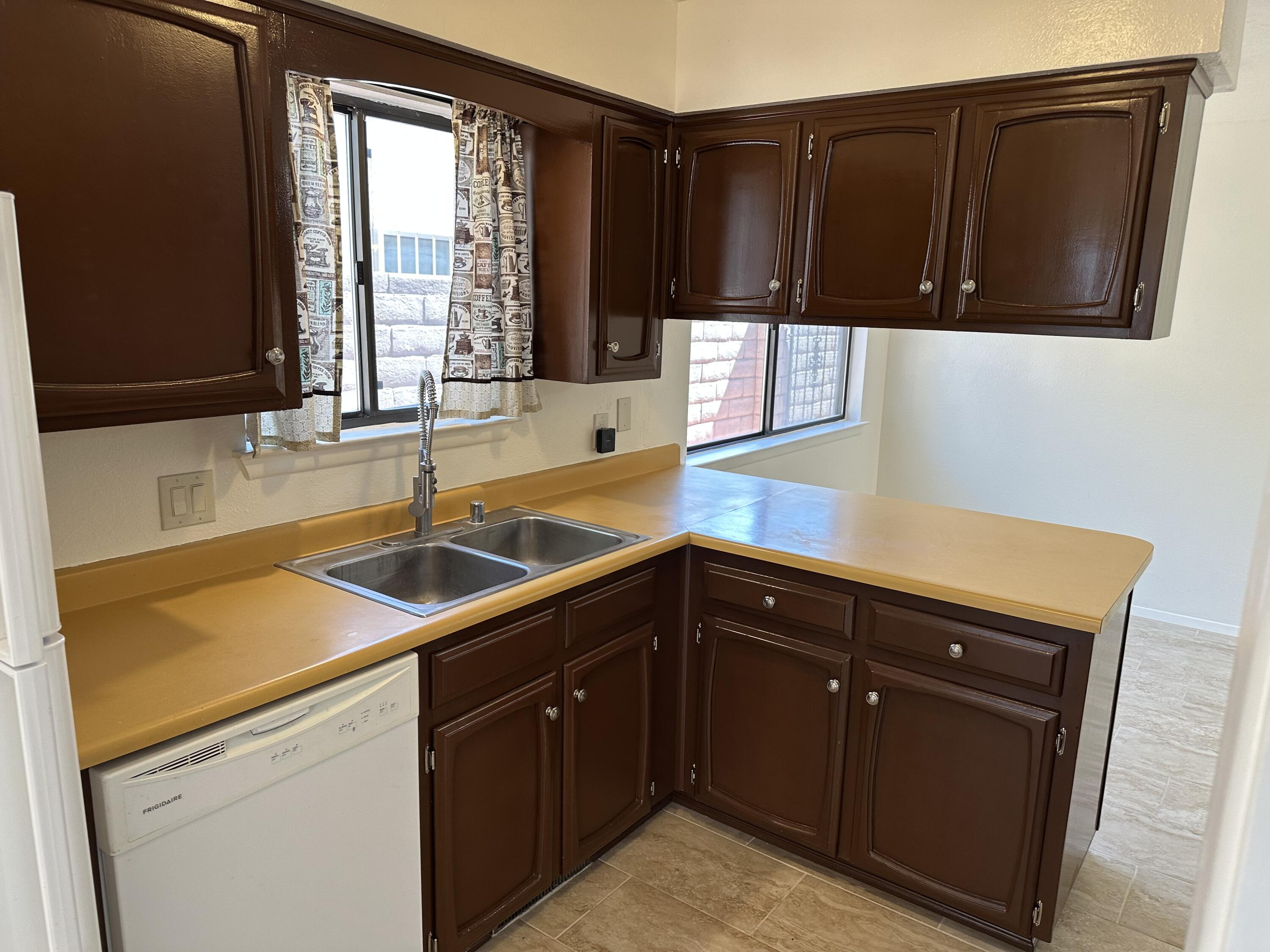 Photo 7 — 612 Ortiz Drive NE