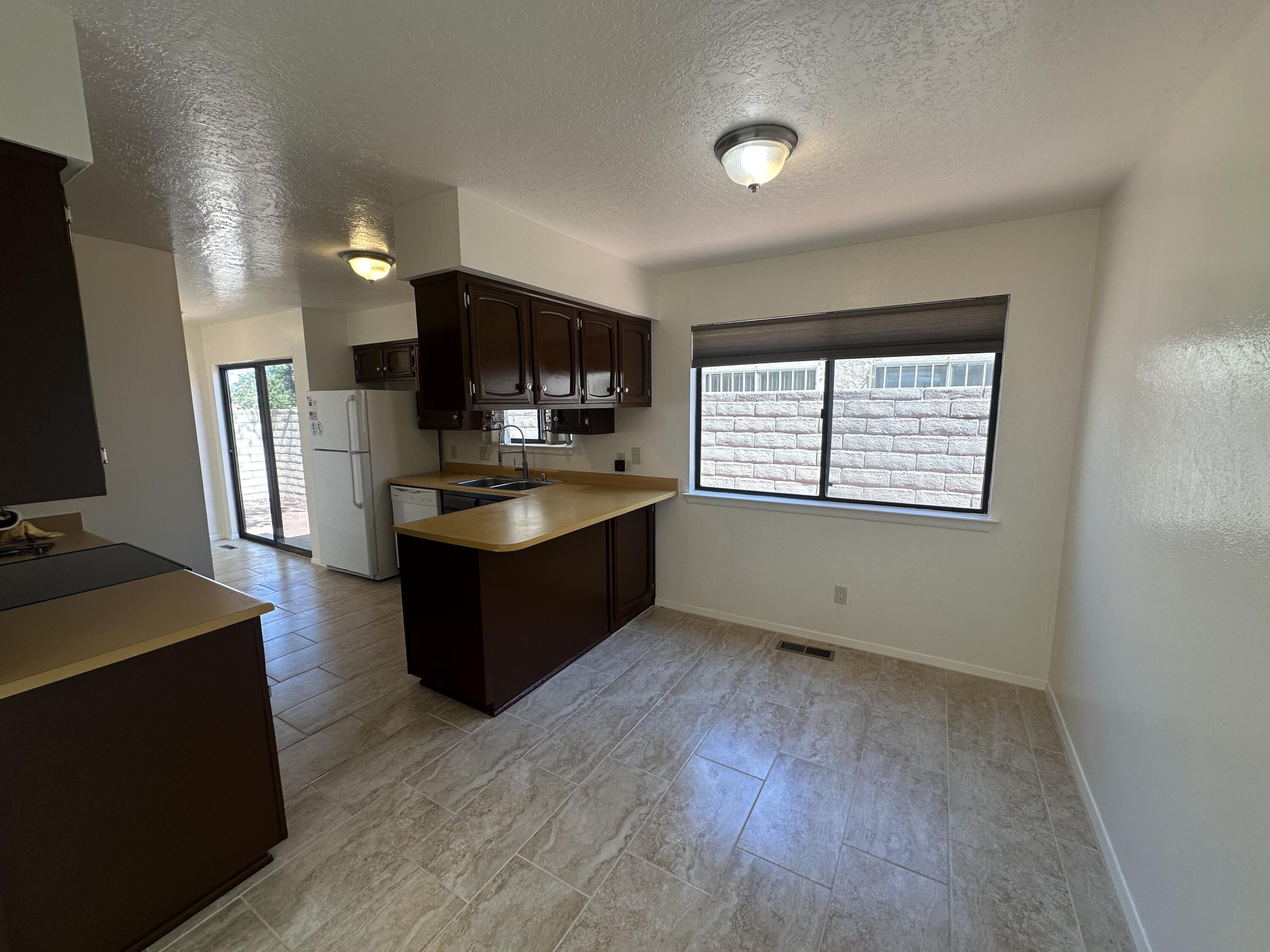 Photo 8 — 612 Ortiz Drive NE