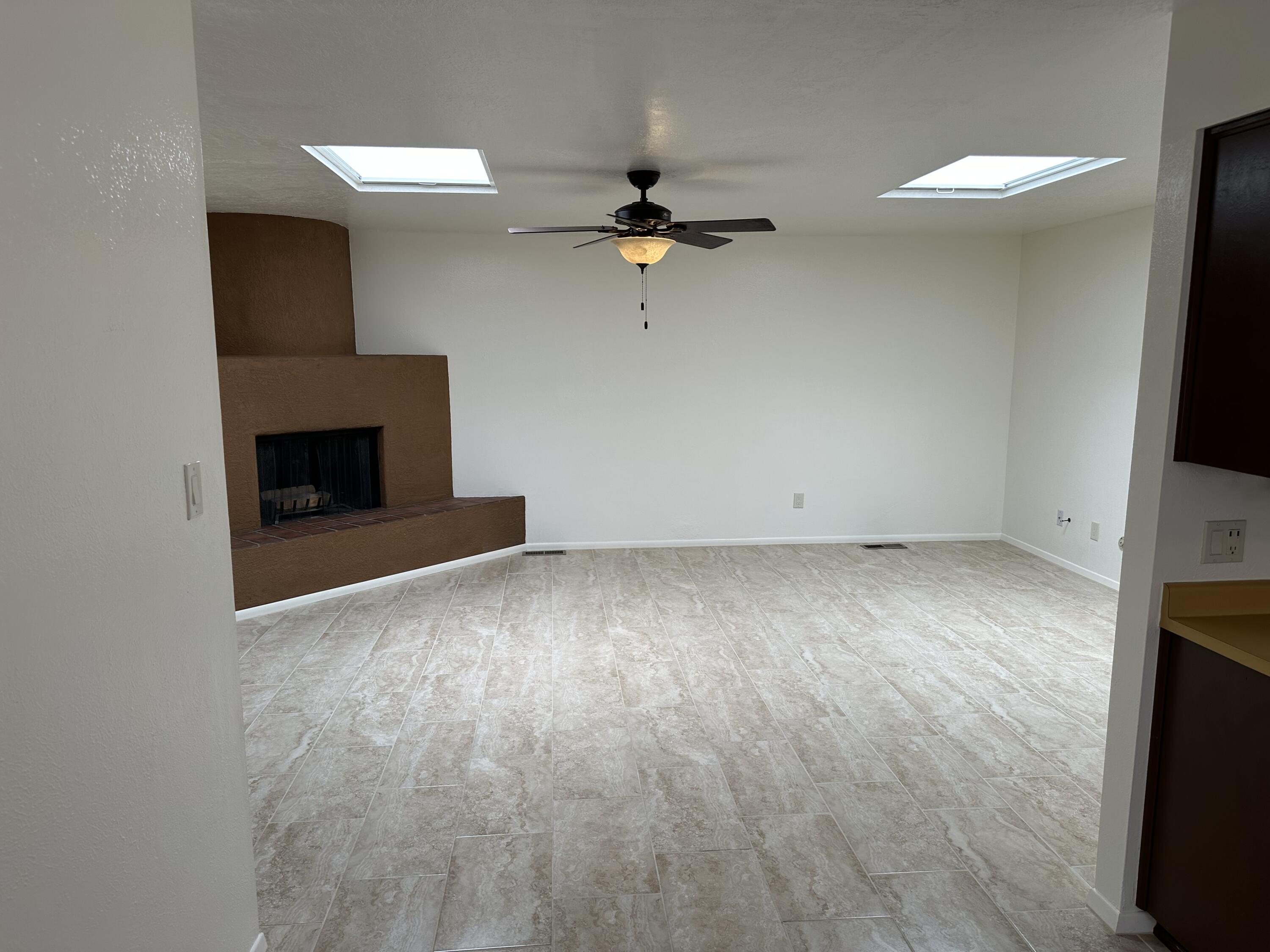 Photo 9 — 612 Ortiz Drive NE