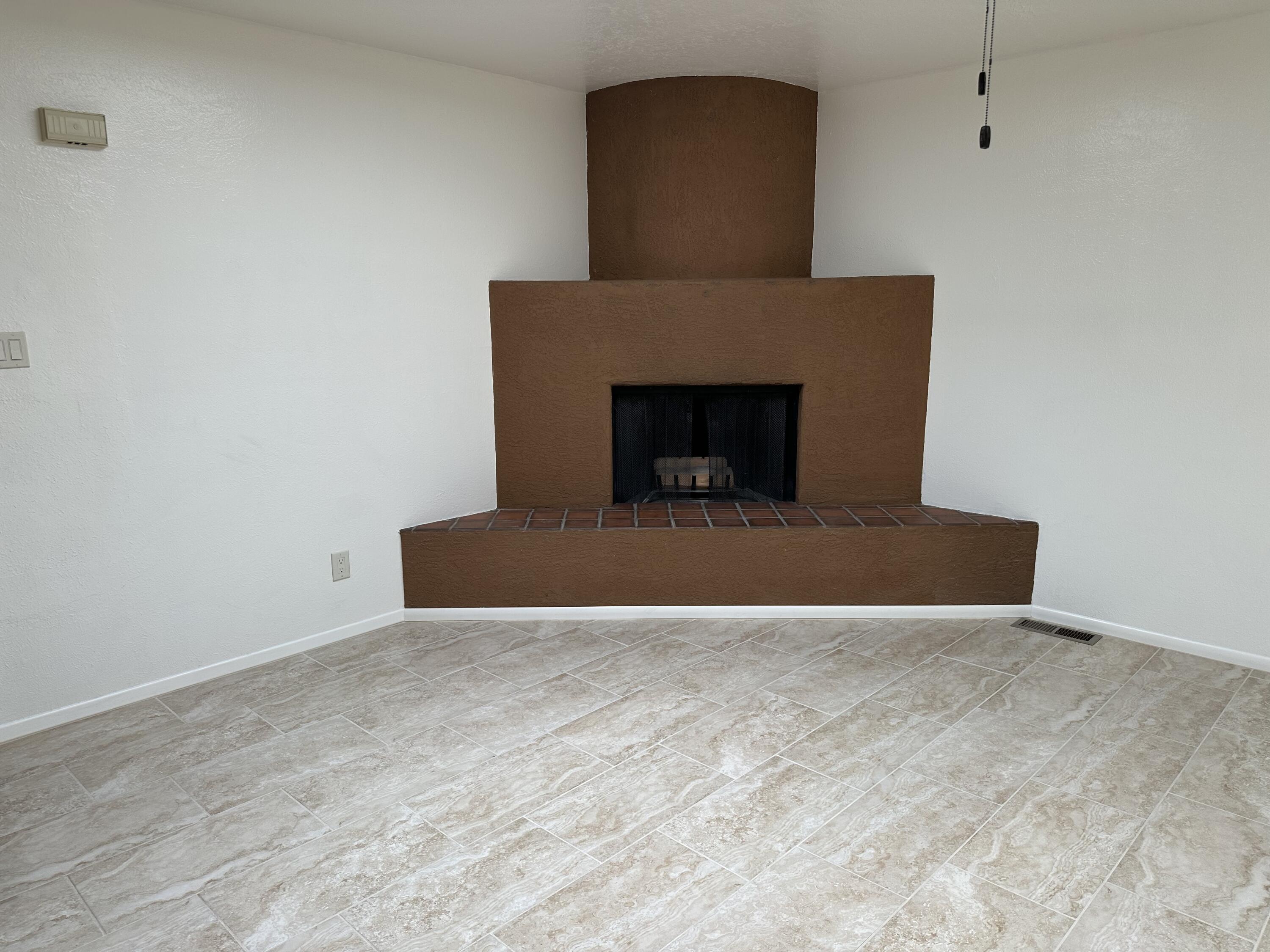 Photo 10 — 612 Ortiz Drive NE