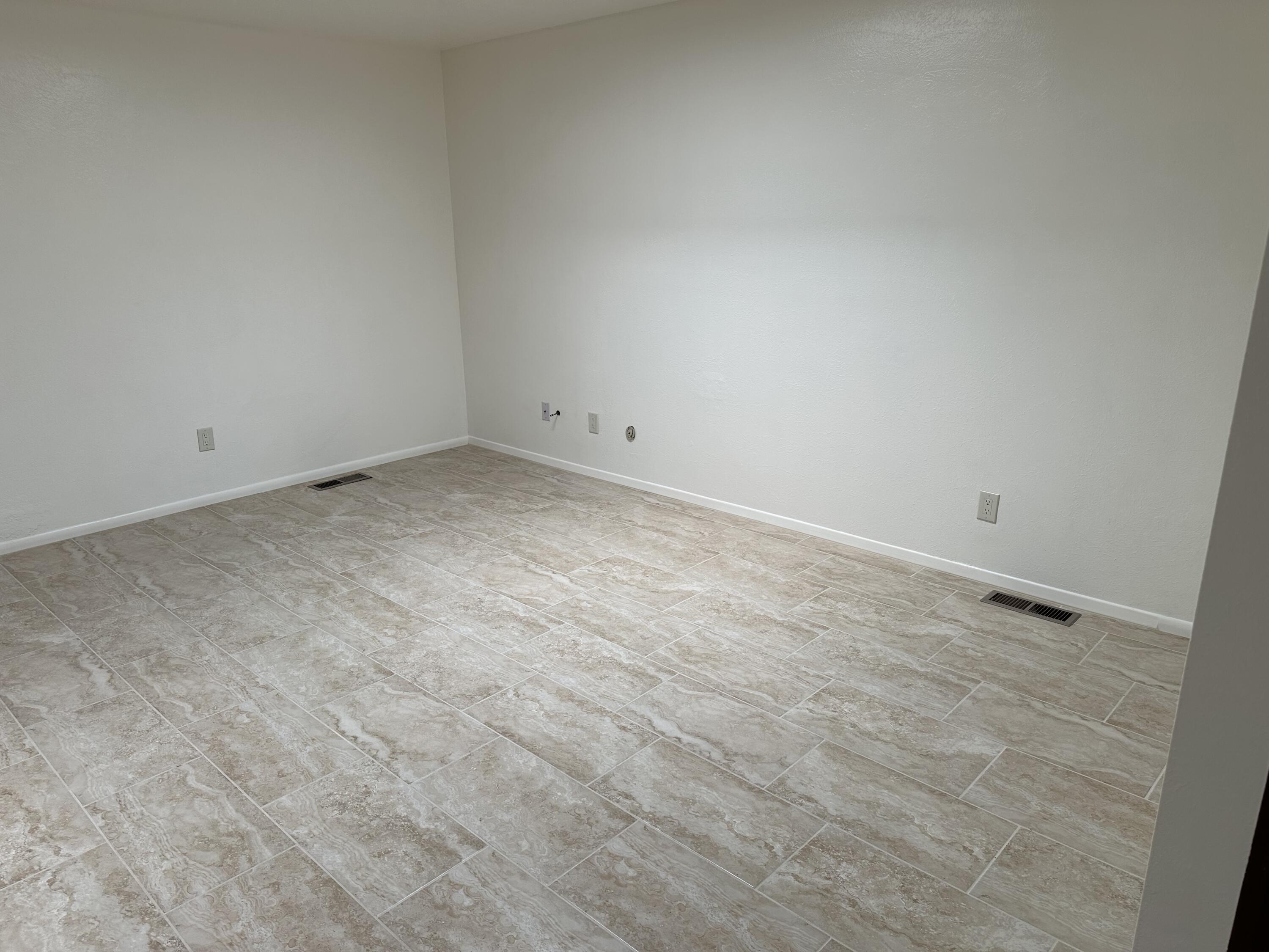 Photo 12 — 612 Ortiz Drive NE