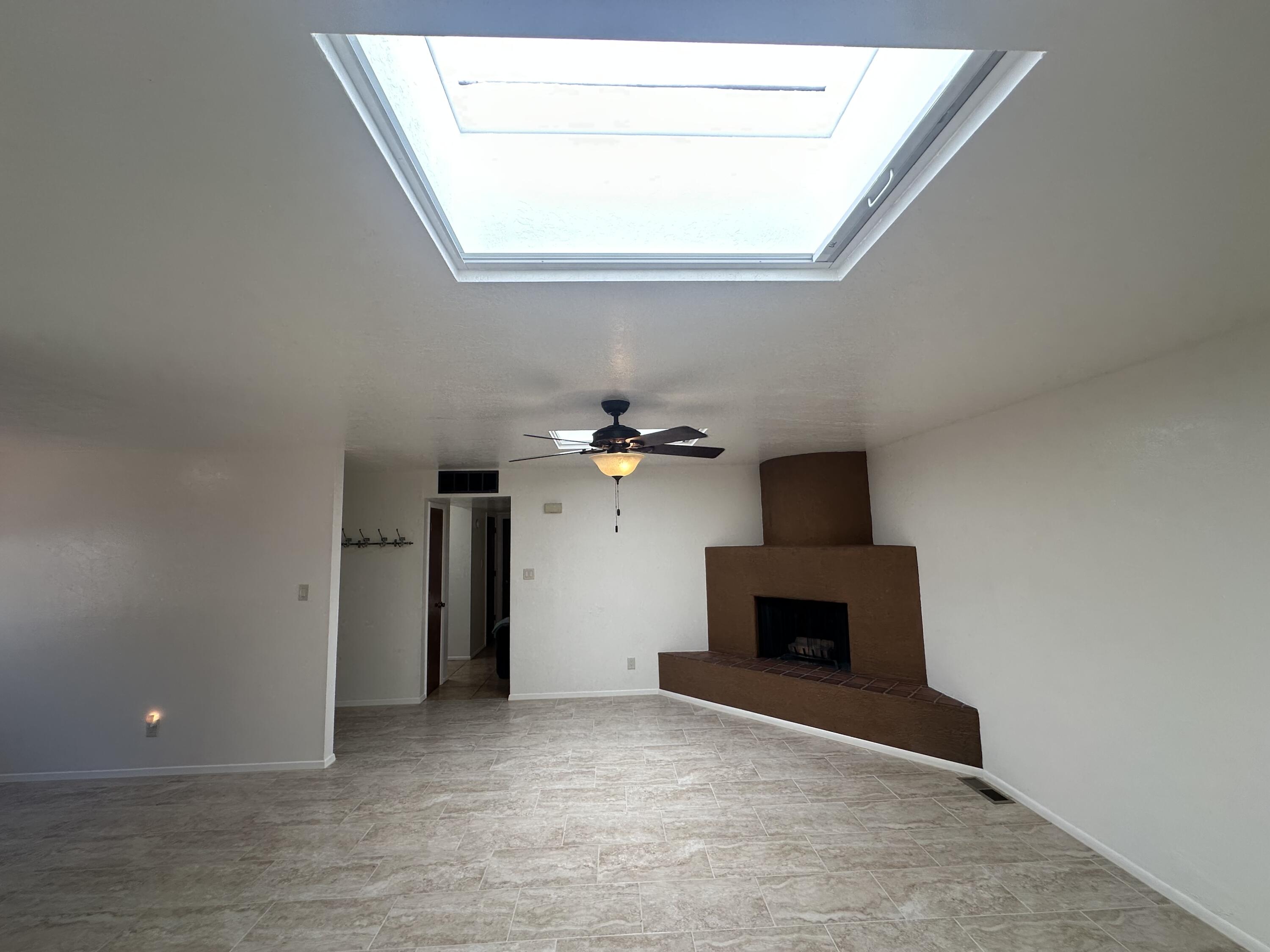 Photo 14 — 612 Ortiz Drive NE
