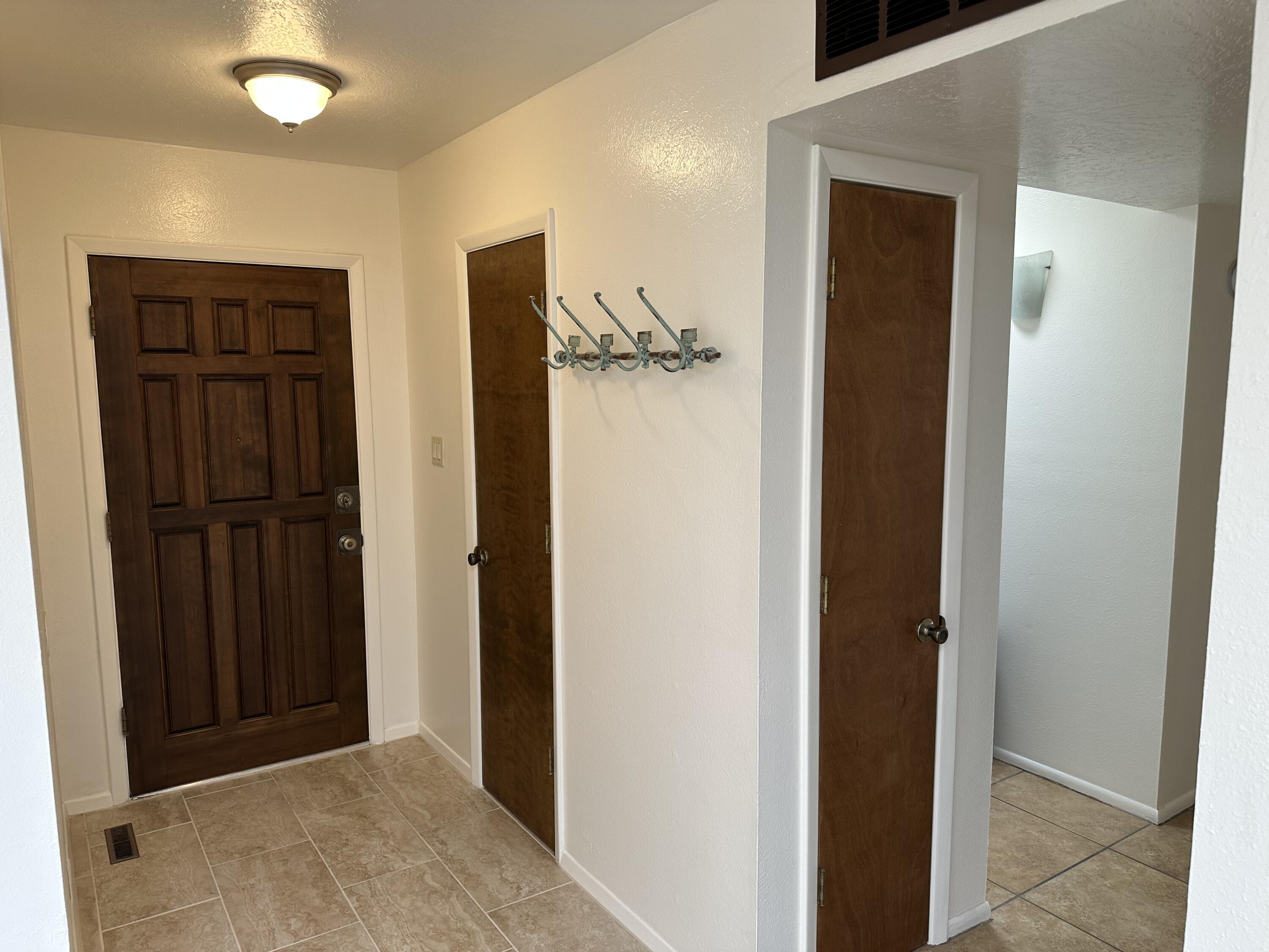 Photo 18 — 612 Ortiz Drive NE