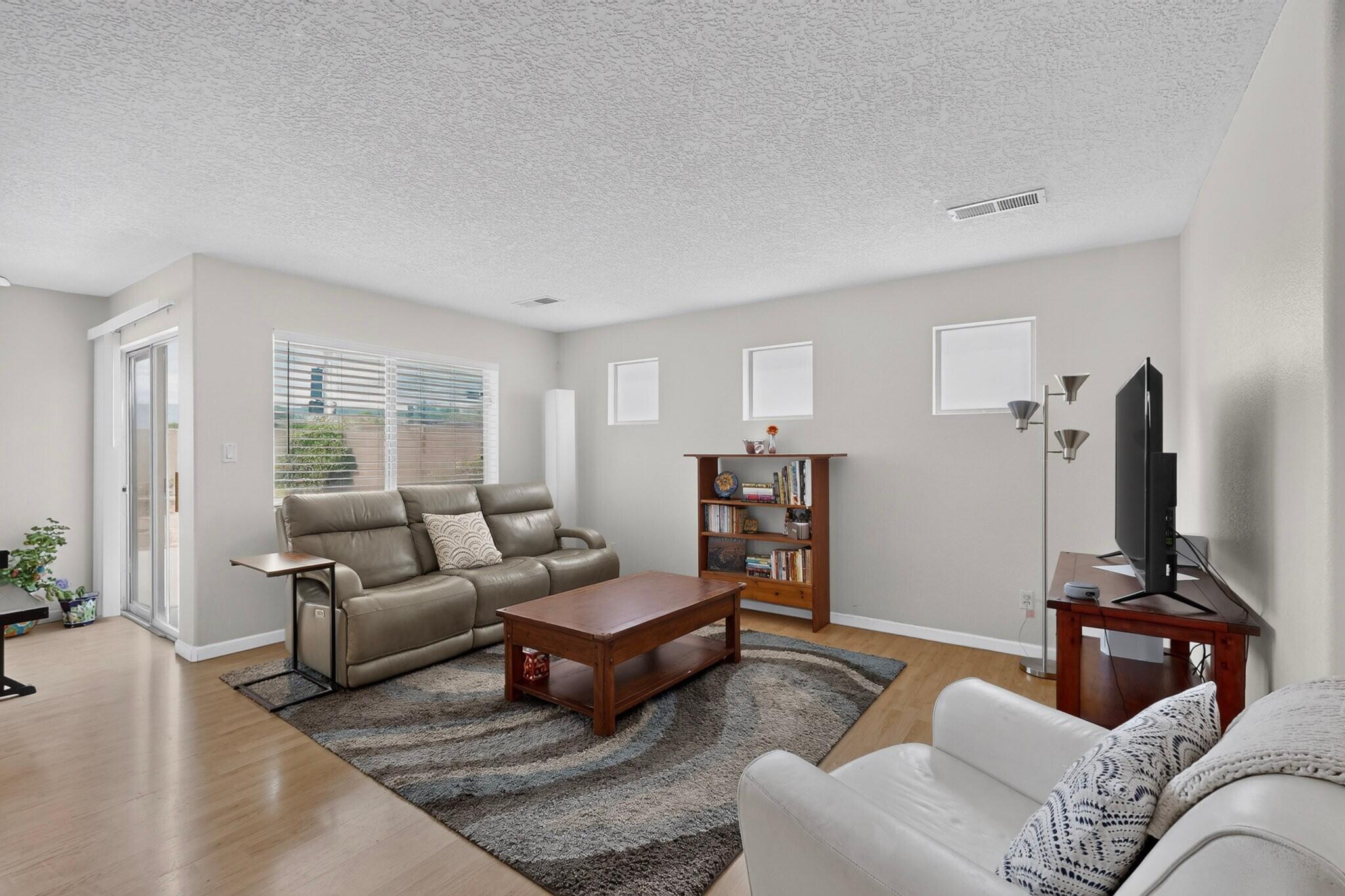 Photo 11 — 348 Pequin Trail SE