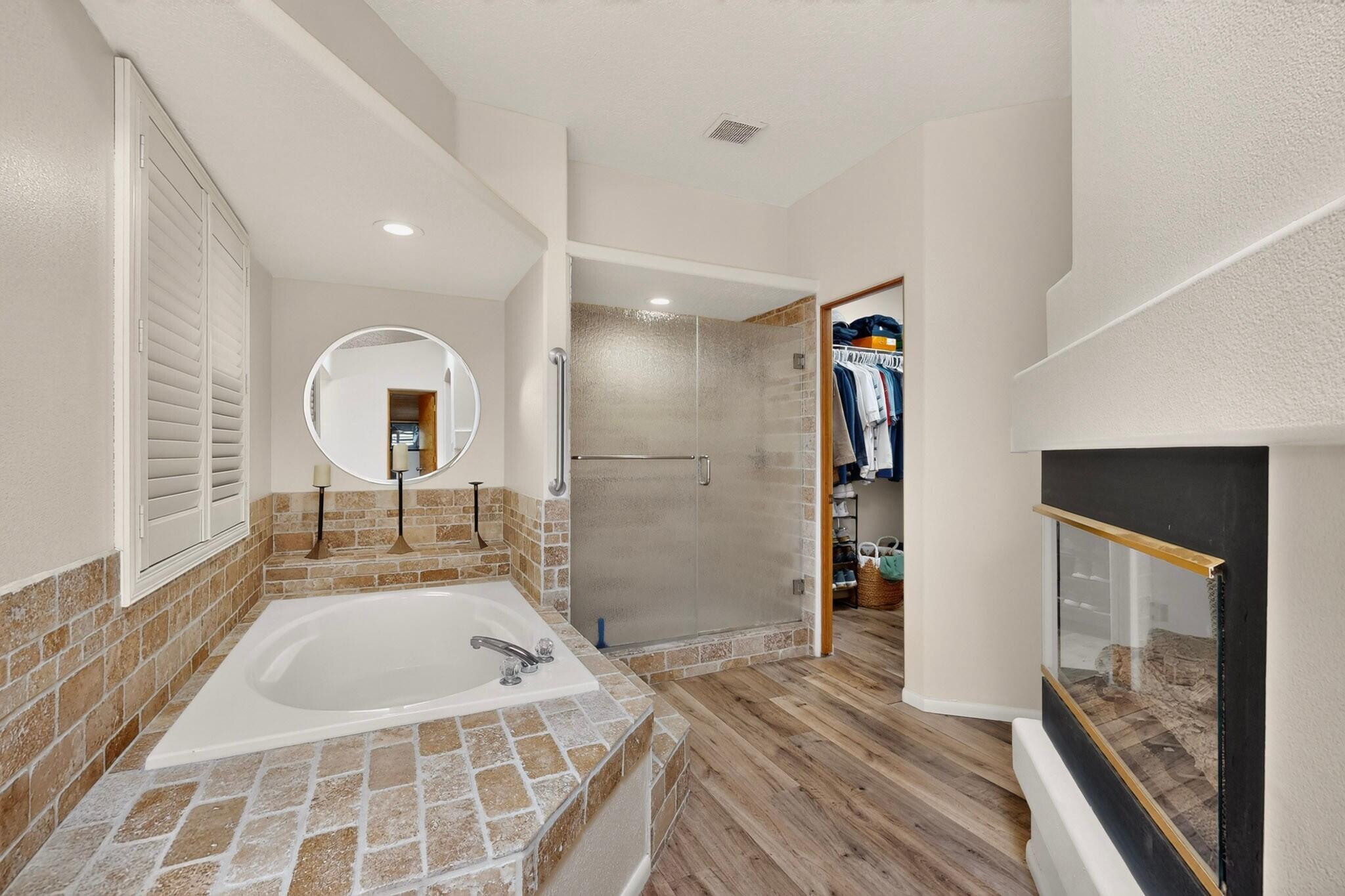 Photo 2 — 3928 Pineleaf Place NW