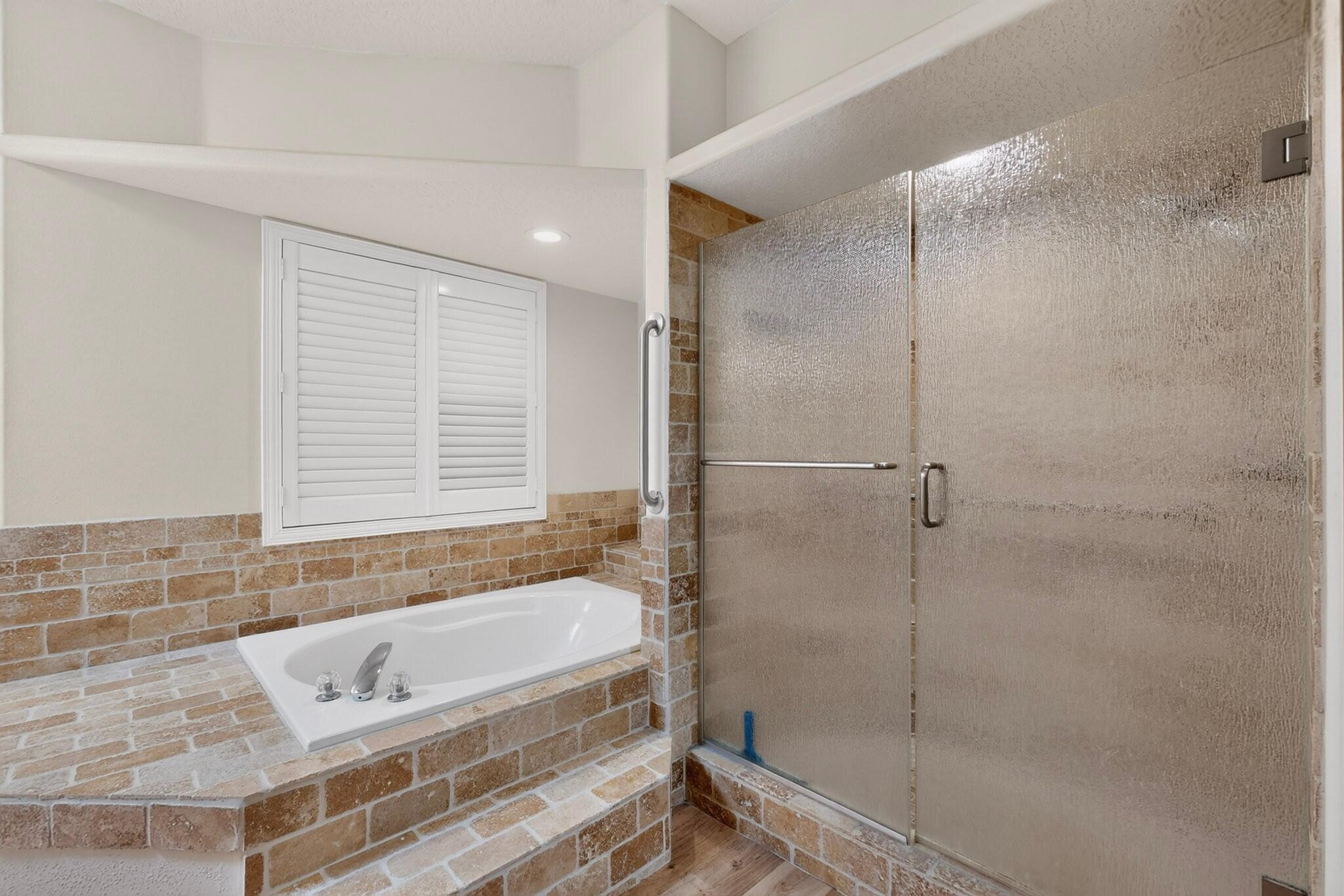 Photo 3 — 3928 Pineleaf Place NW