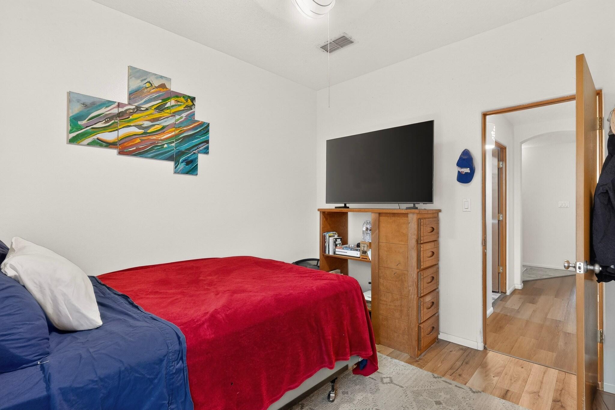 Photo 4 — 3928 Pineleaf Place NW