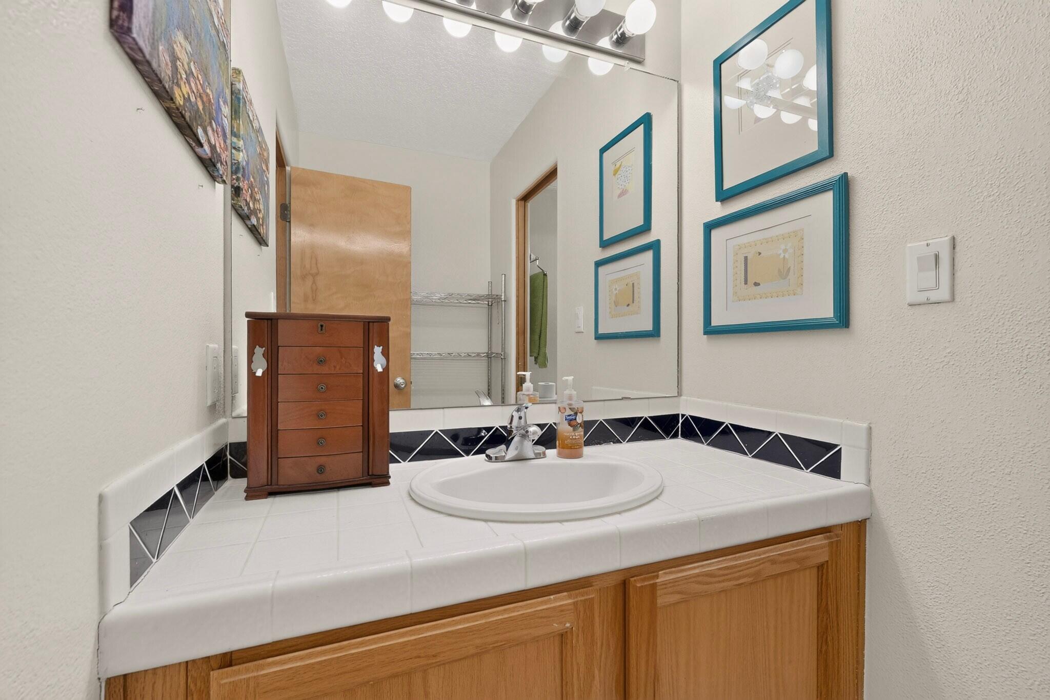 Photo 6 — 3928 Pineleaf Place NW
