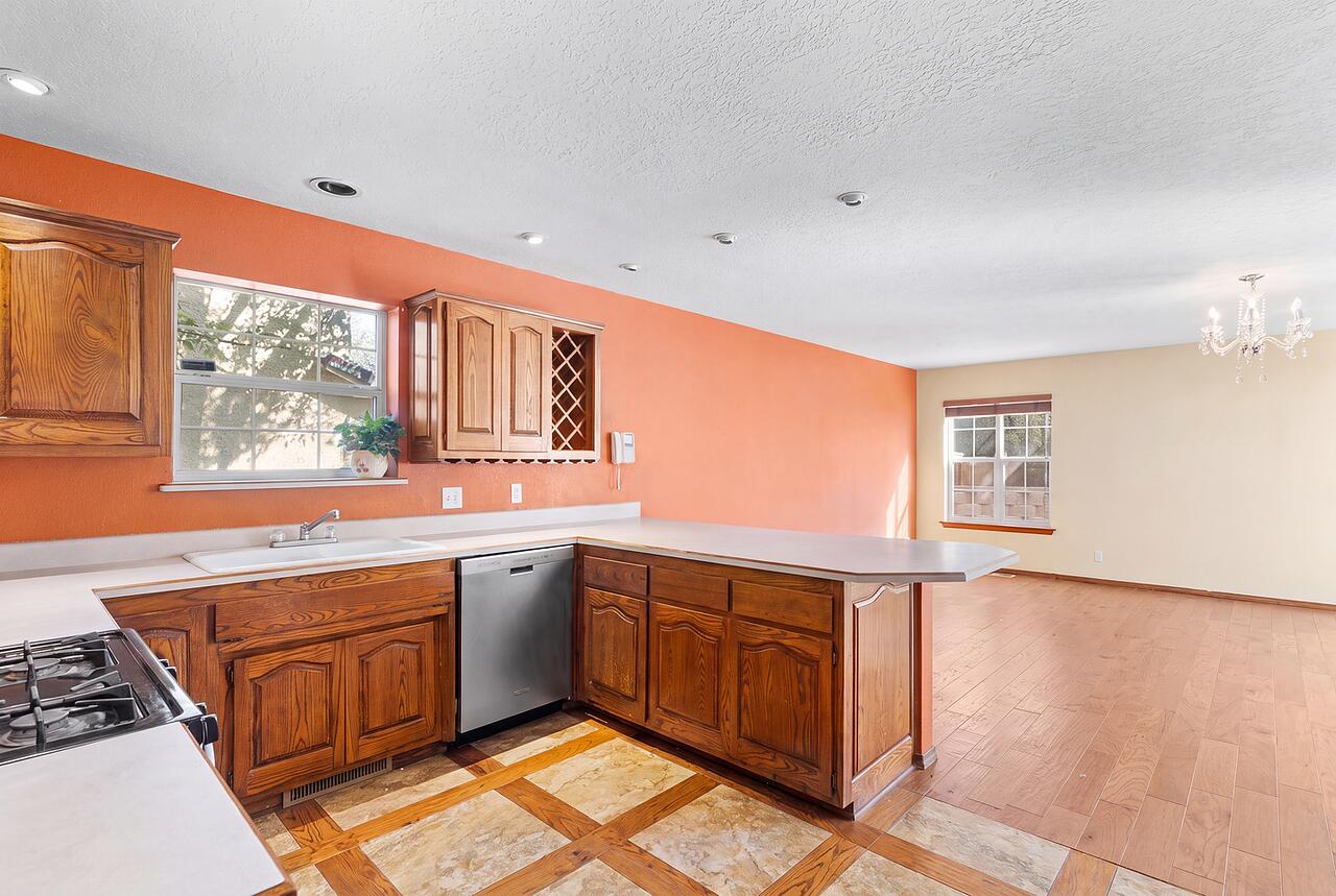 Photo 17 — 9441 Allande Road NE