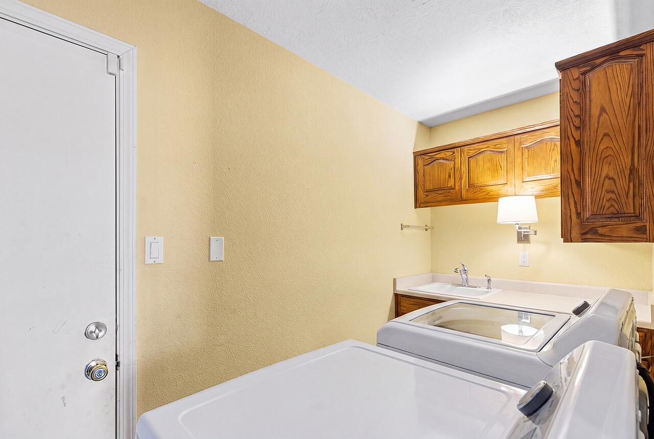 Photo 6 — 9441 Allande Road NE
