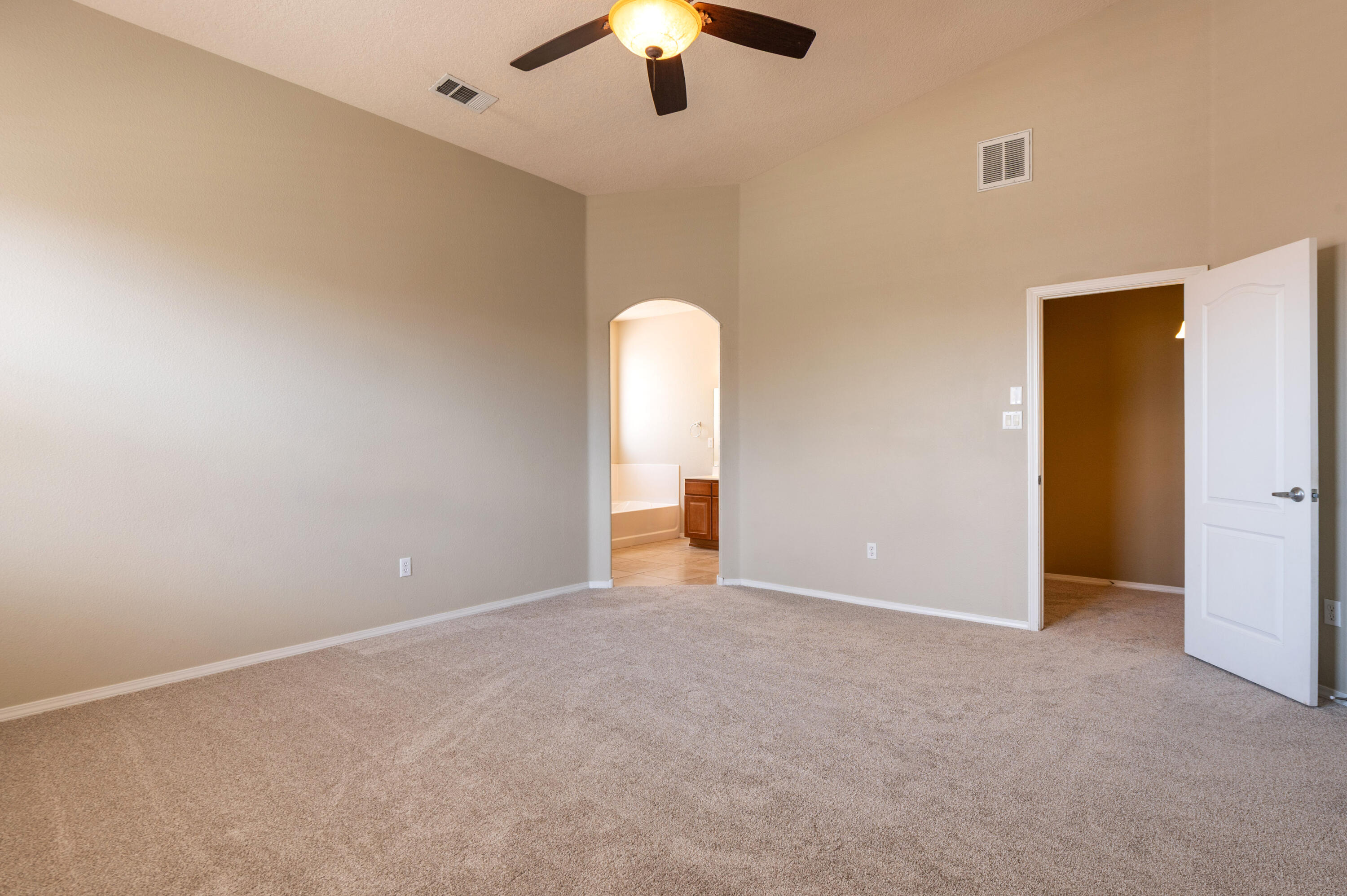 Photo 16 — 2240 Montevine Court SE