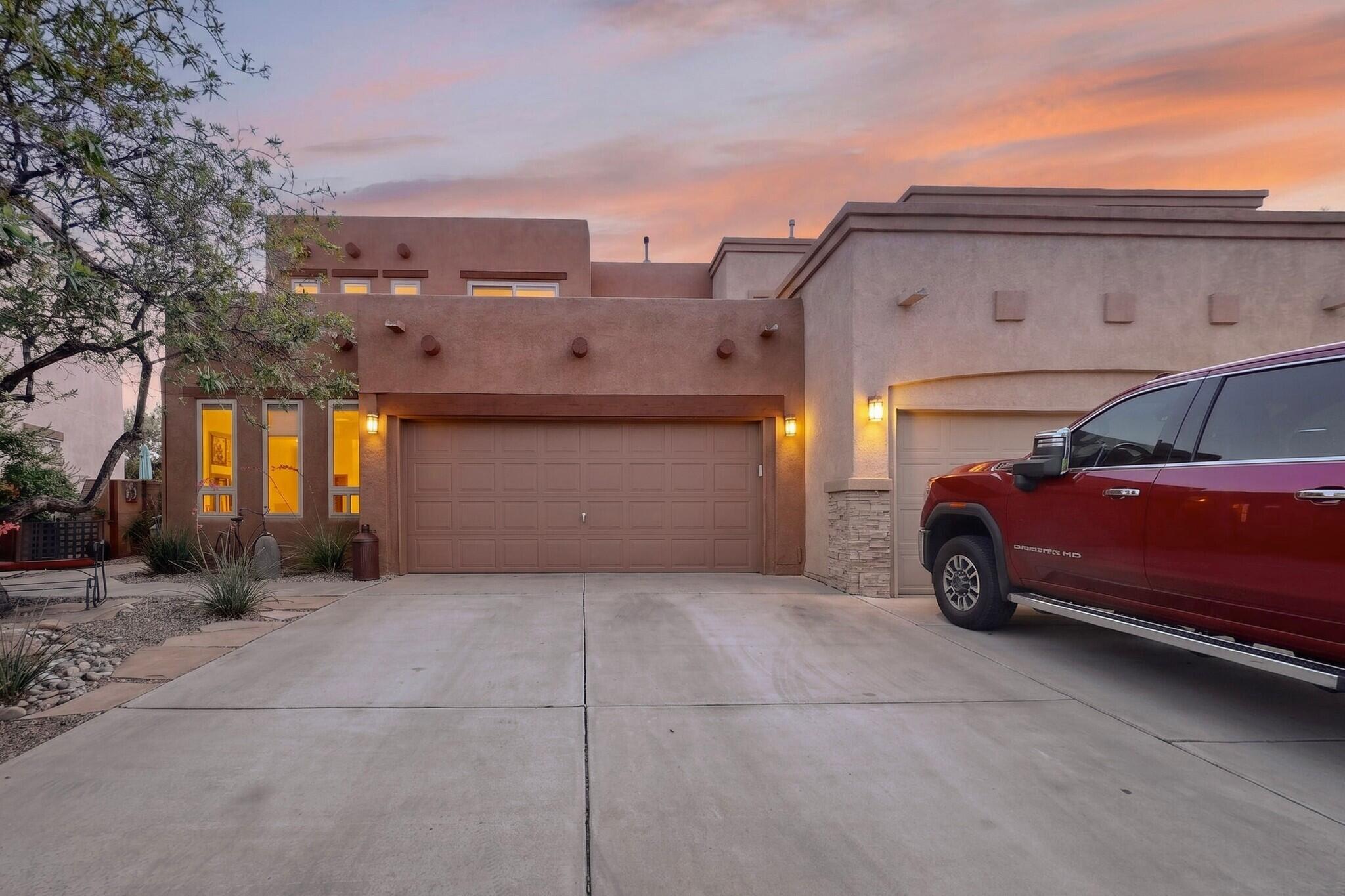 2325 Cortina Loop SE
