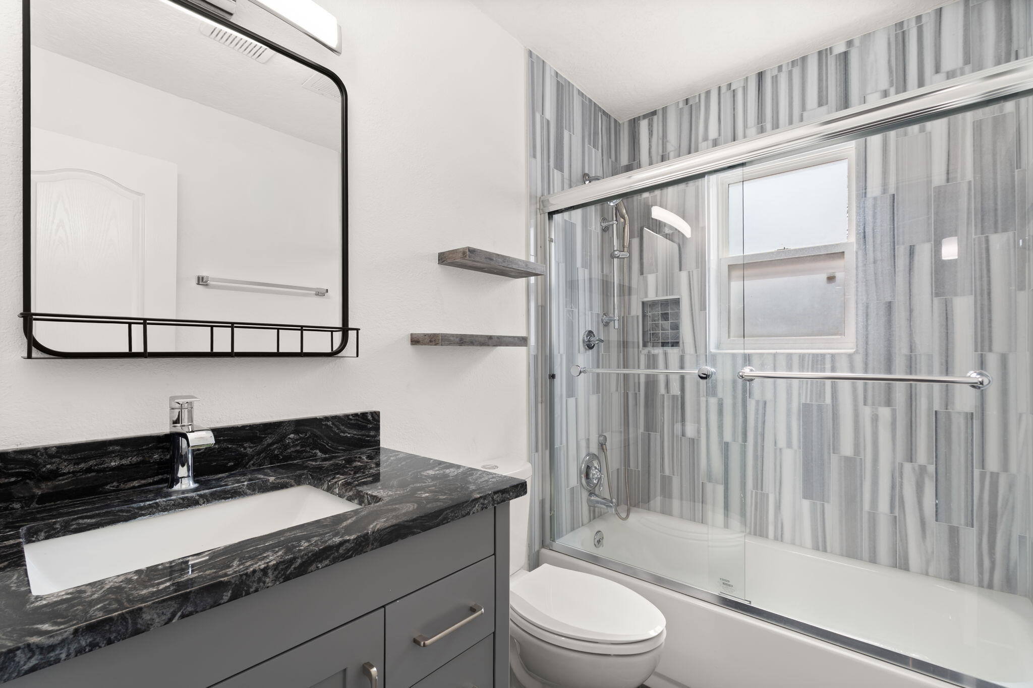Photo 16 — 6101 Brenda Avenue NE