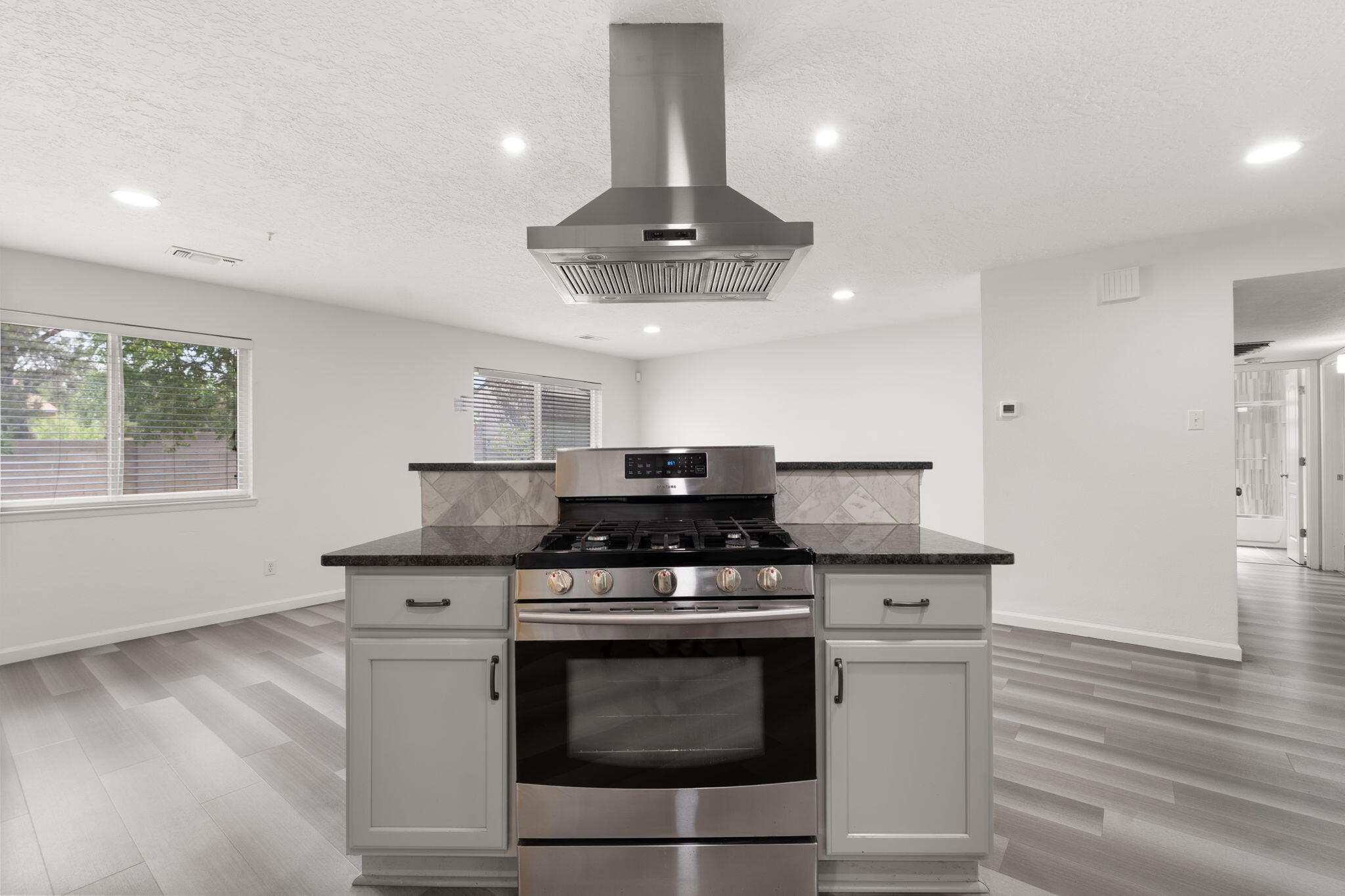 Photo 18 — 6101 Brenda Avenue NE