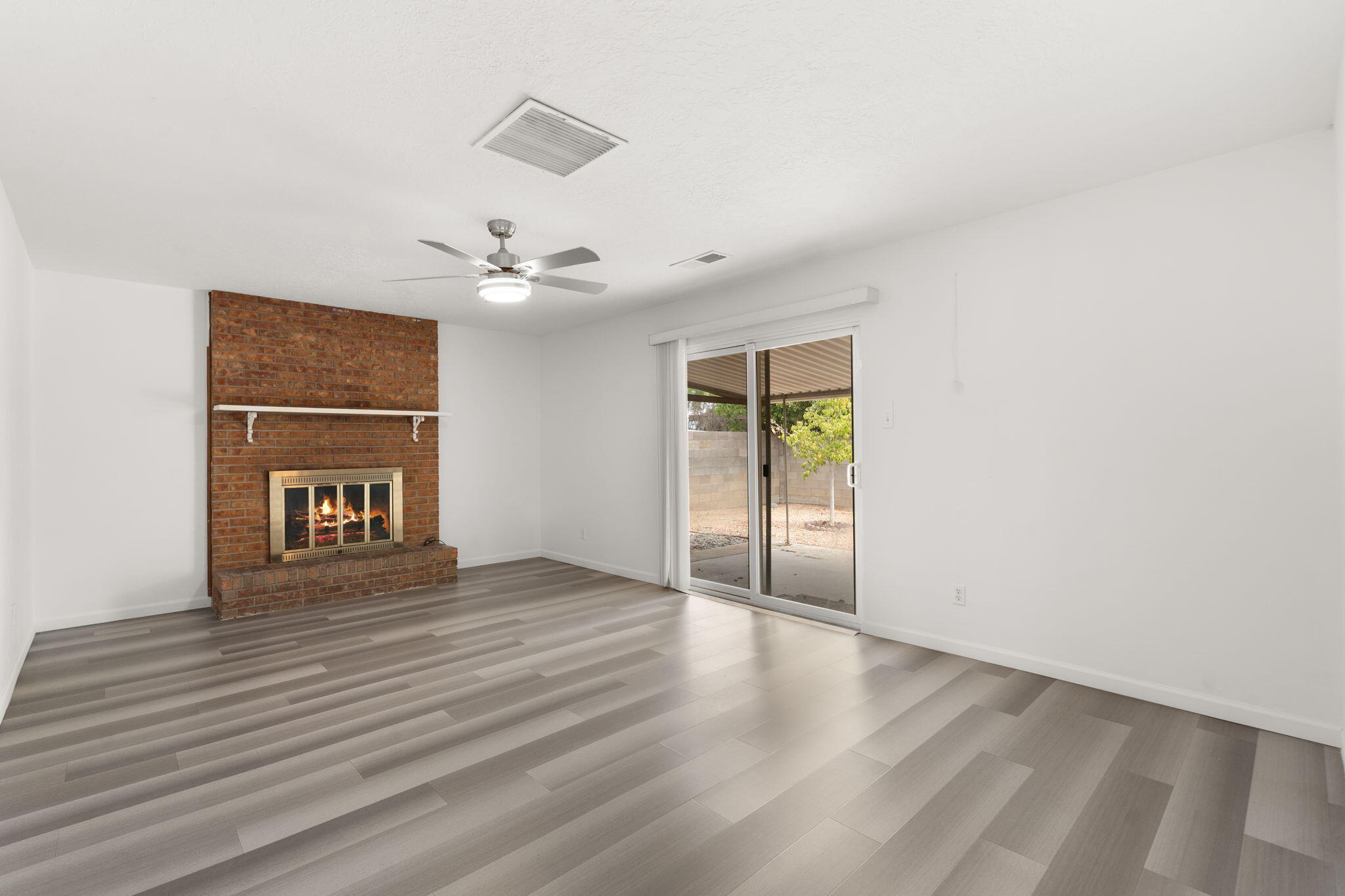 Photo 11 — 6101 Brenda Avenue NE