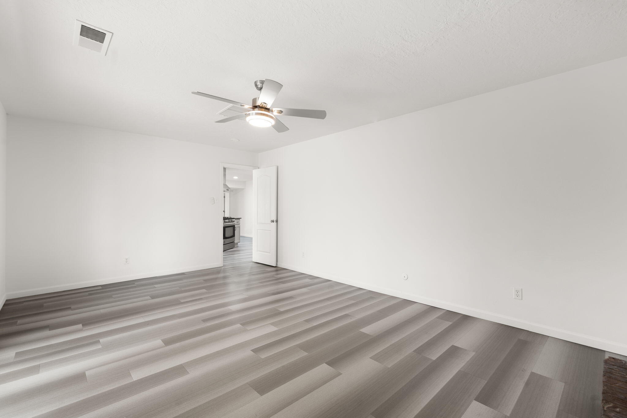 Photo 12 — 6101 Brenda Avenue NE