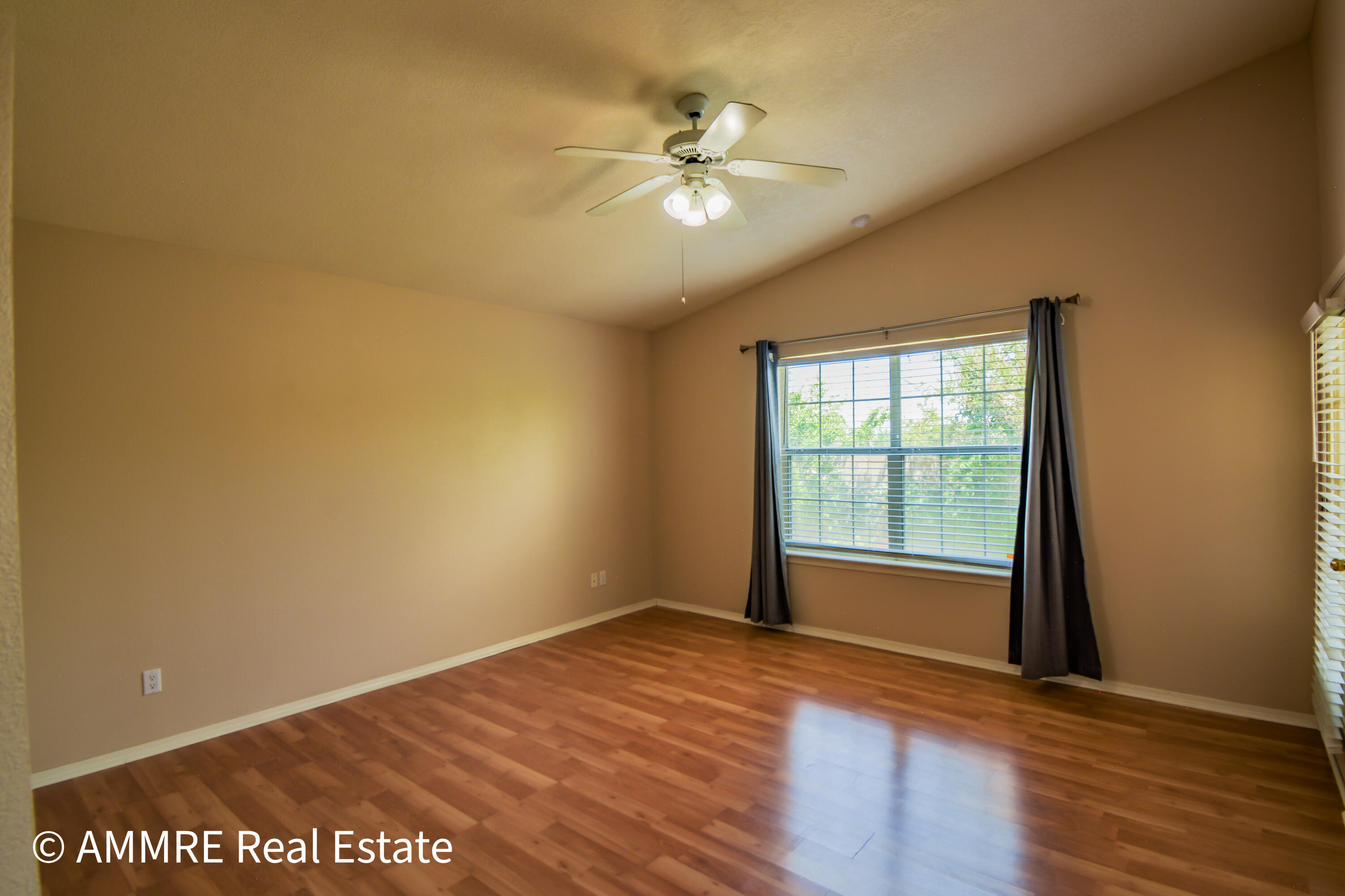 Photo 7 — 6835 Forest Hills Drive NE