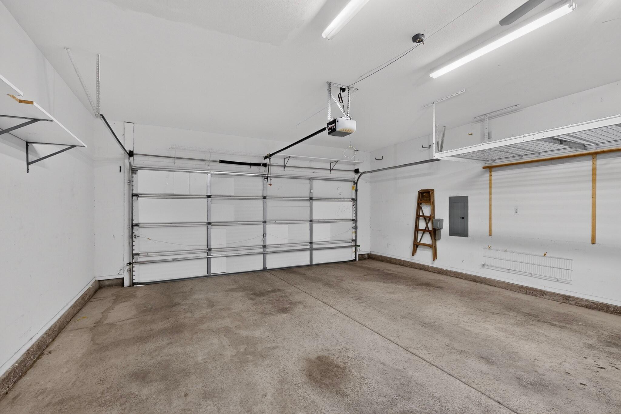 Photo 11 — 6804 Glenlochy Way NE