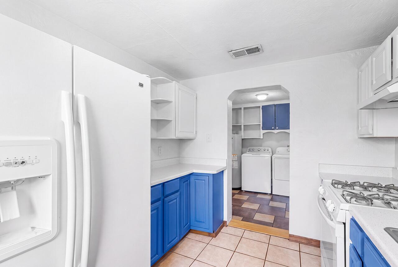 Photo 10 — 4920 La Cienega Street NW