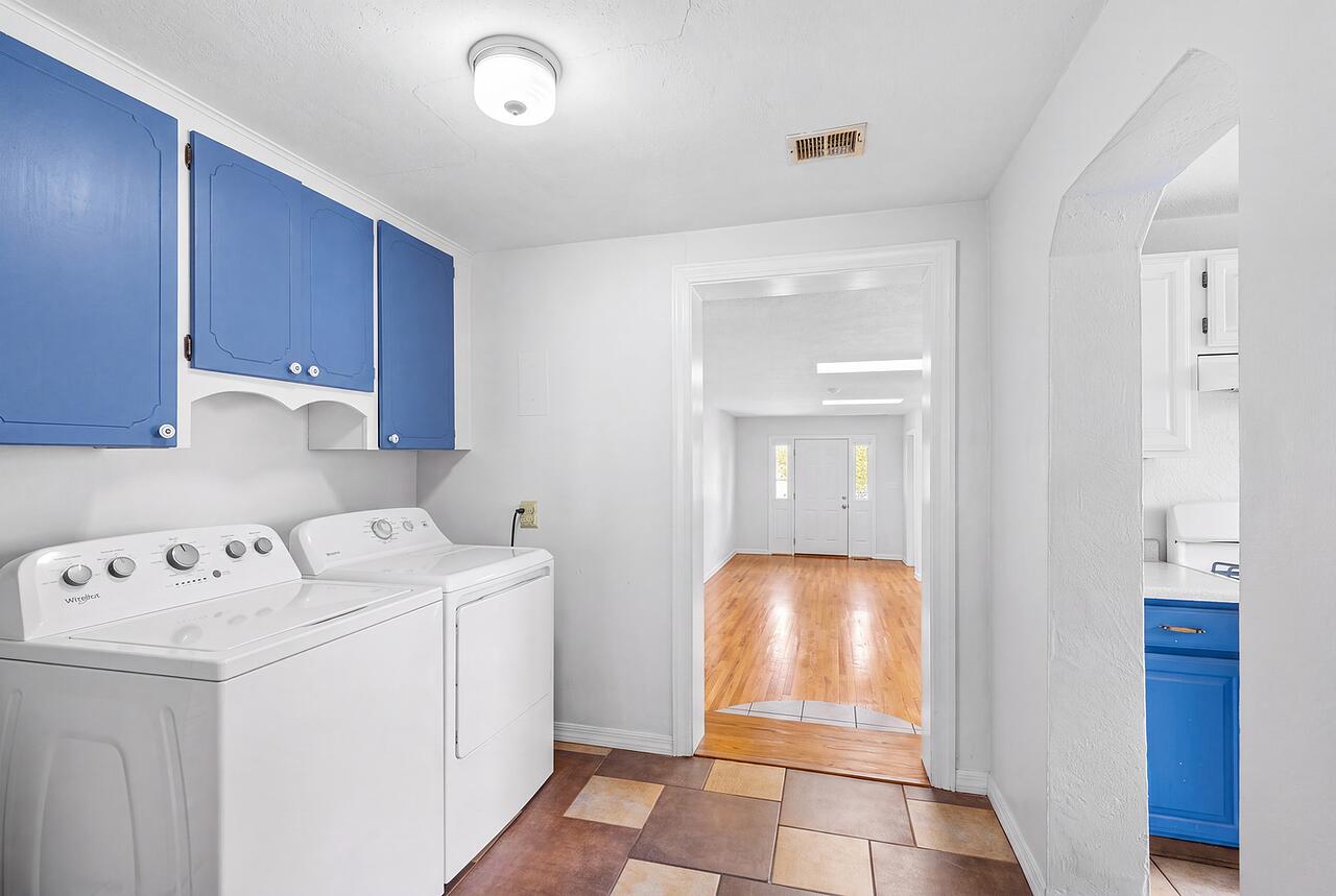 Photo 11 — 4920 La Cienega Street NW