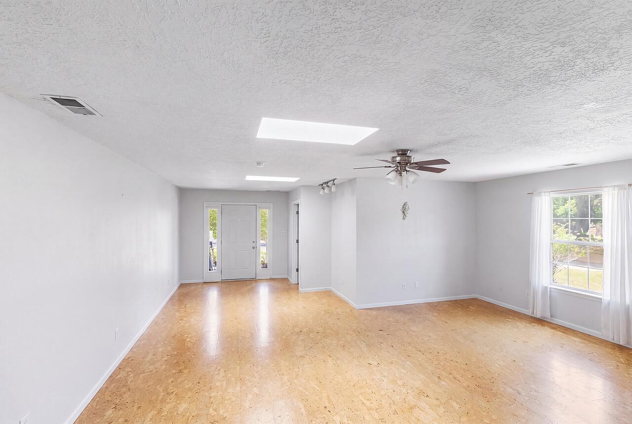 Photo 13 — 4920 La Cienega Street NW