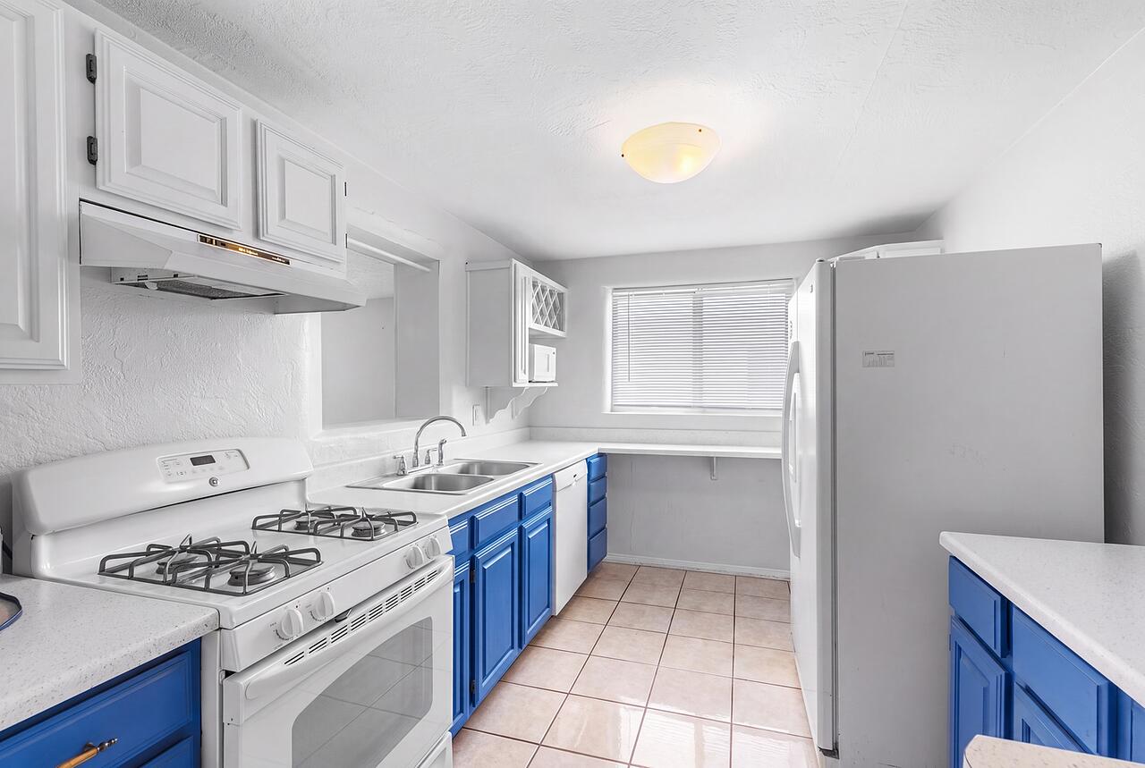 Photo 8 — 4920 La Cienega Street NW