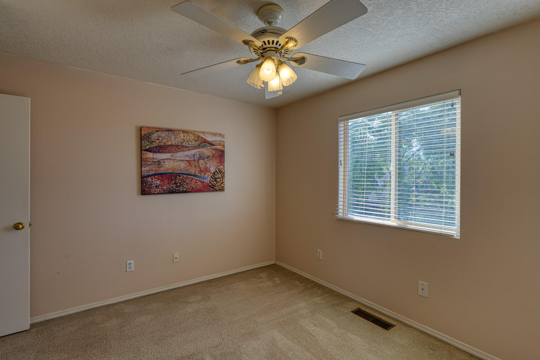 Photo 12 — 6904 Shale Avenue NE