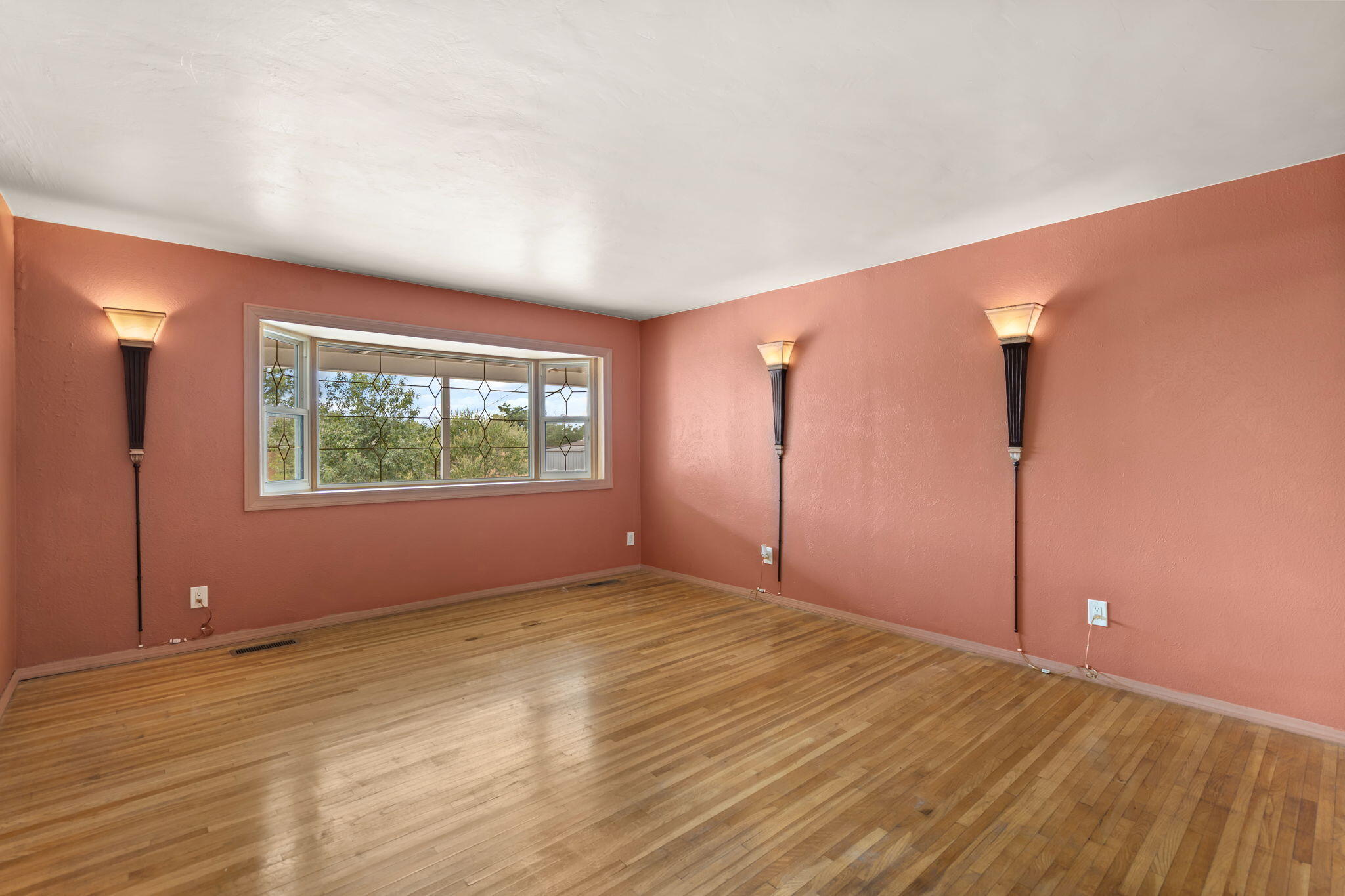 Photo 16 — 2829 San Pablo Street NE