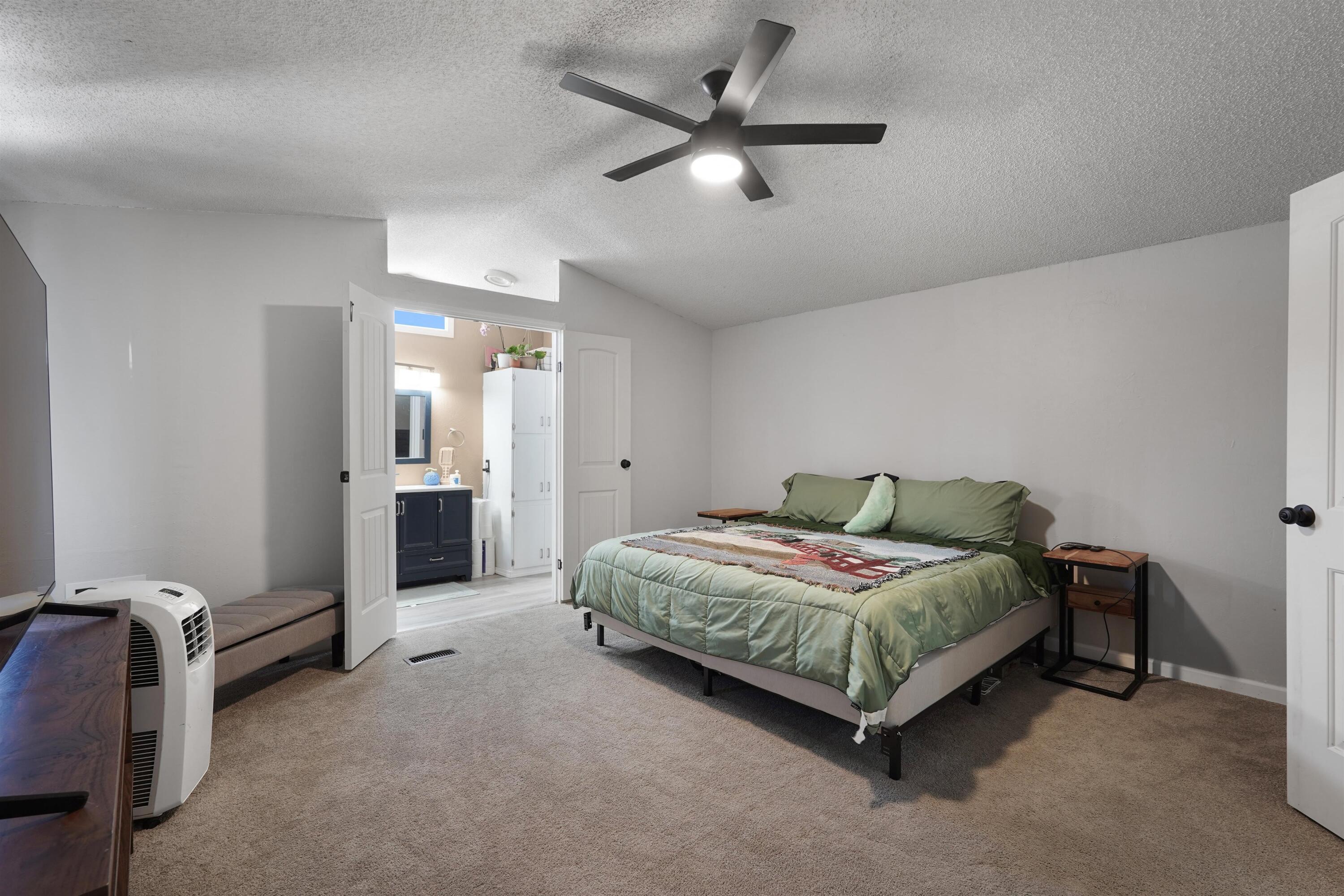 Photo 17 — 312 Coyote Lane SE