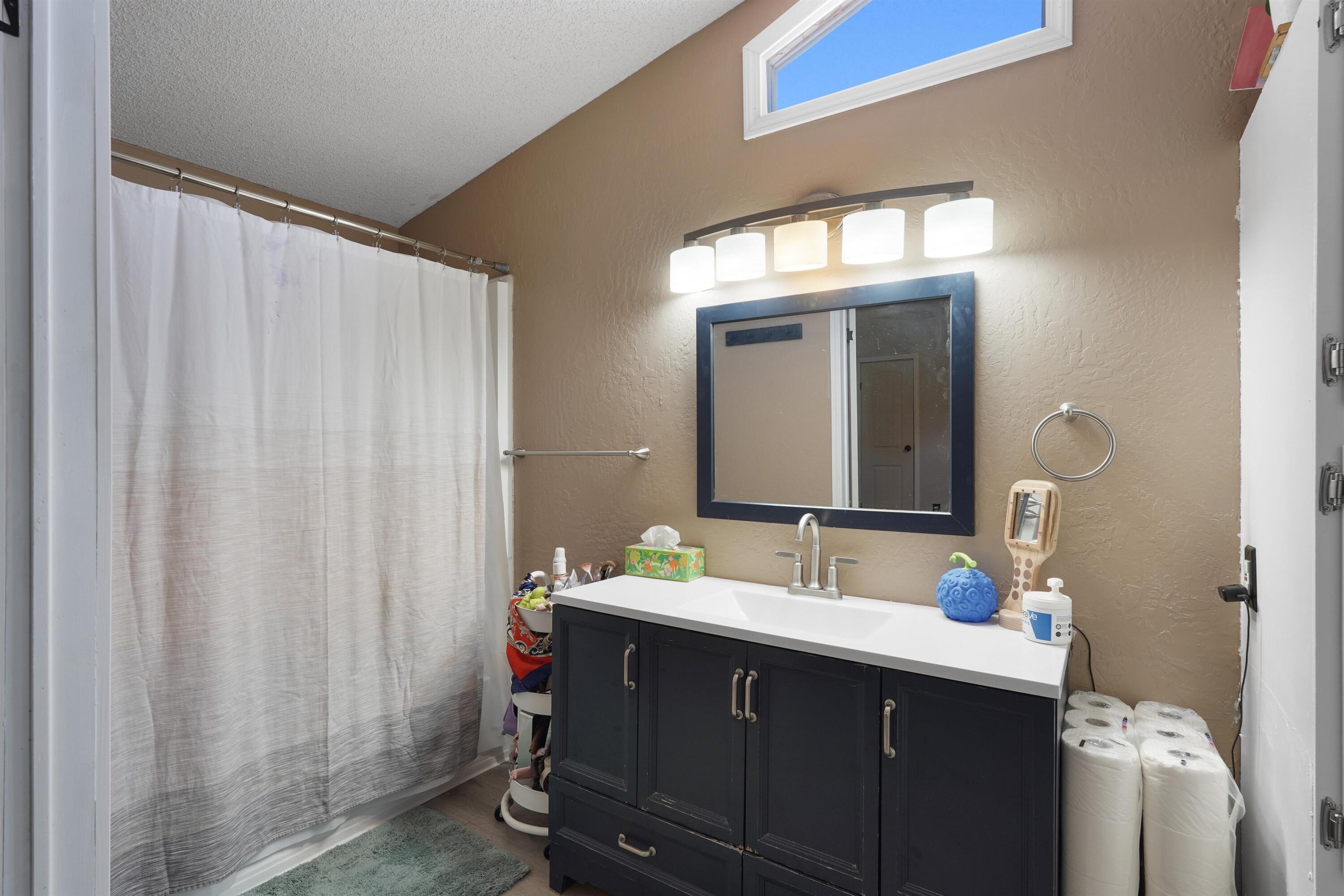 Photo 19 — 312 Coyote Lane SE
