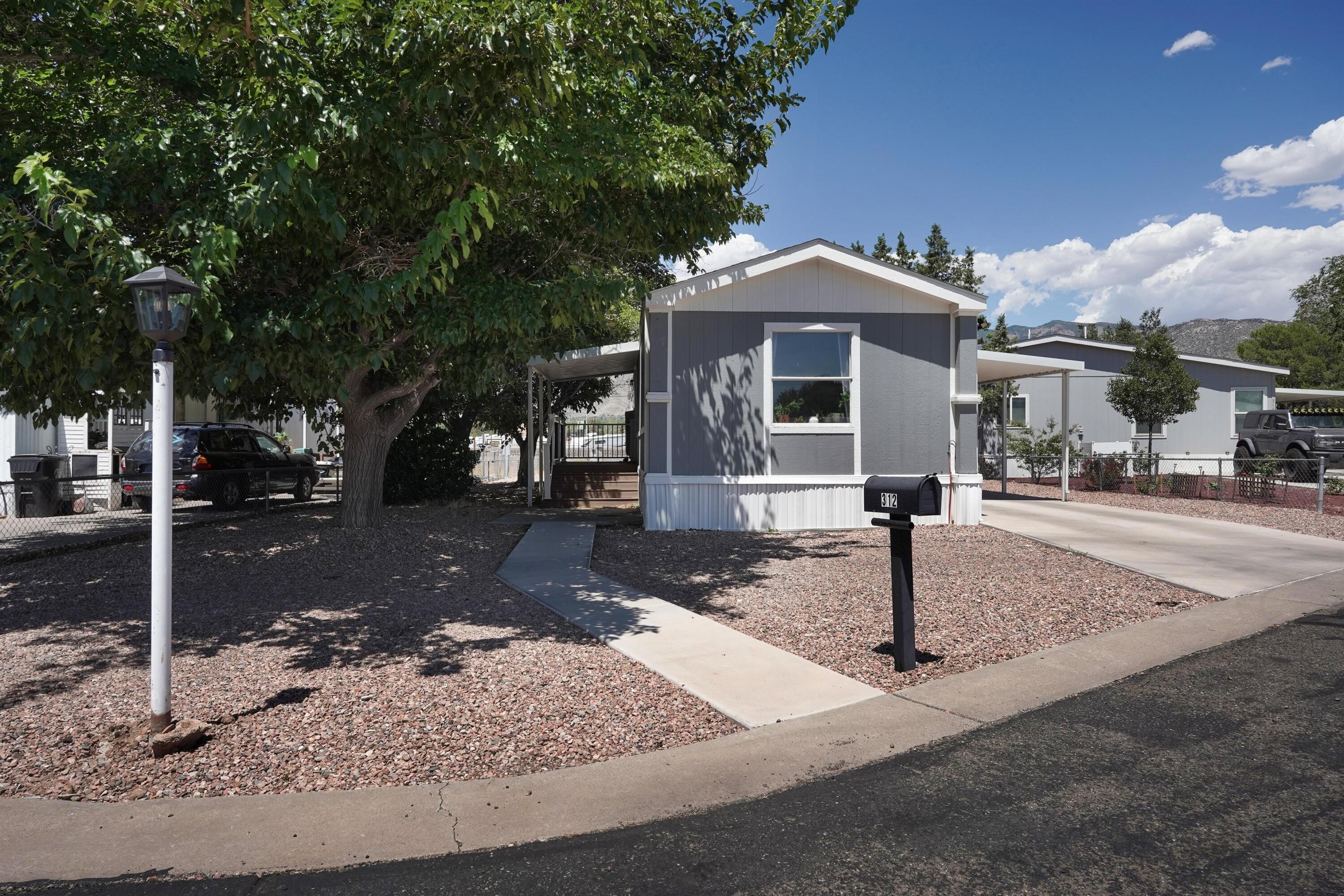 Photo 7 — 312 Coyote Lane SE