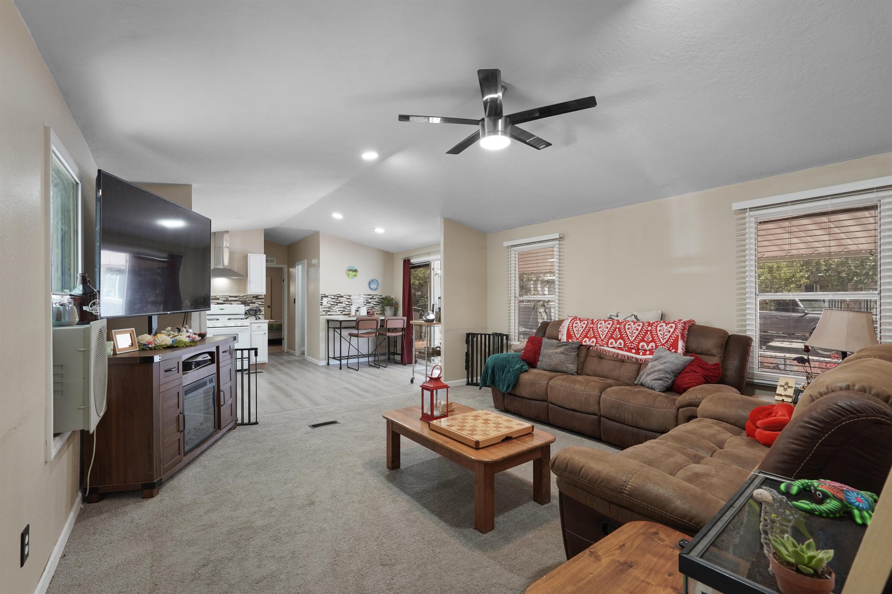 Photo 11 — 312 Coyote Lane SE