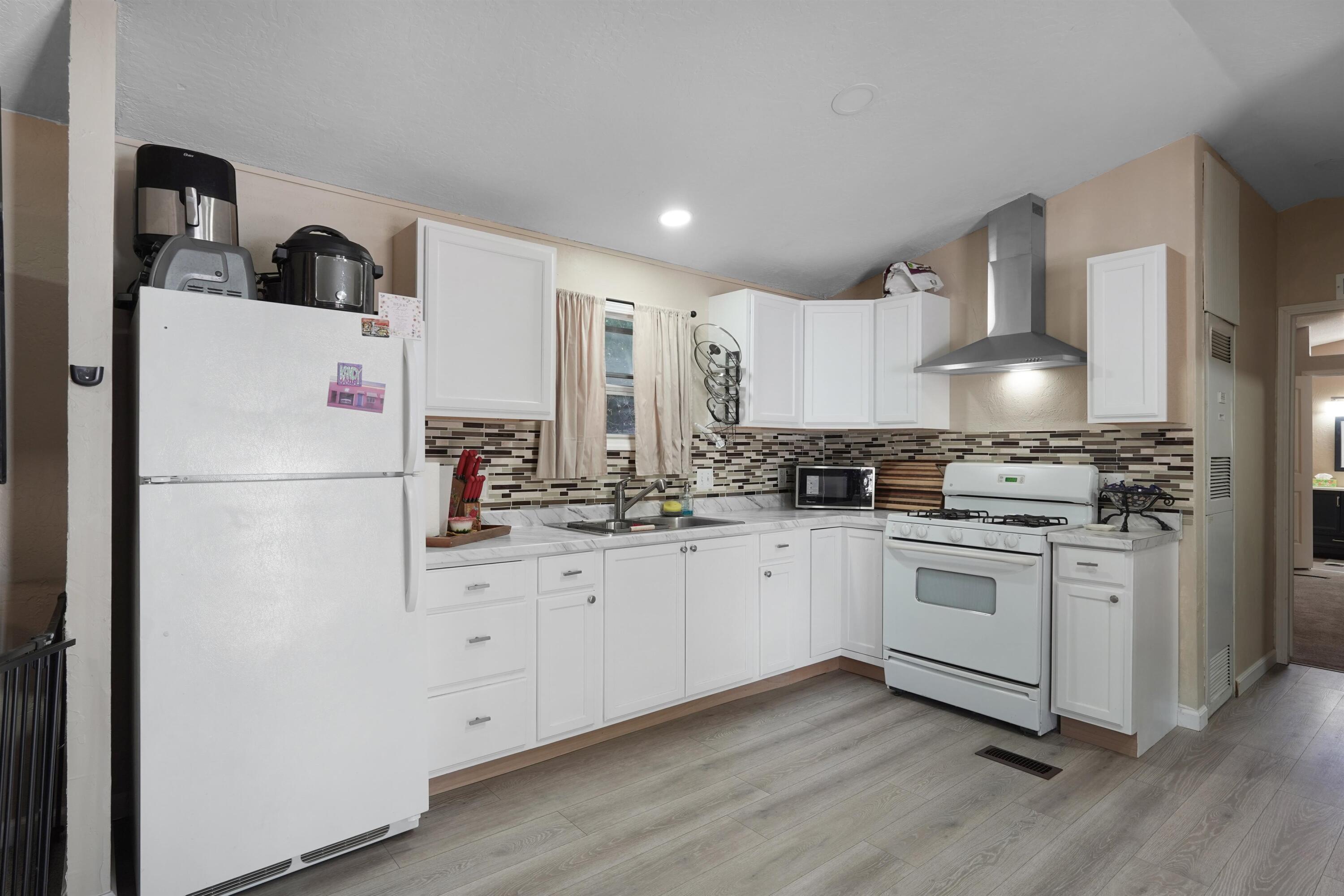 Photo 13 — 312 Coyote Lane SE