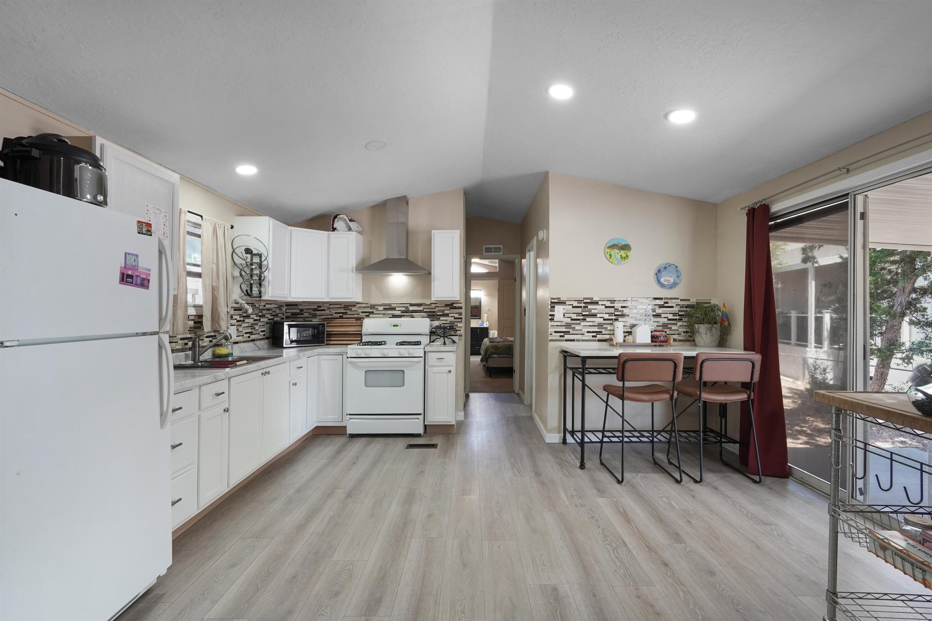 Photo 14 — 312 Coyote Lane SE
