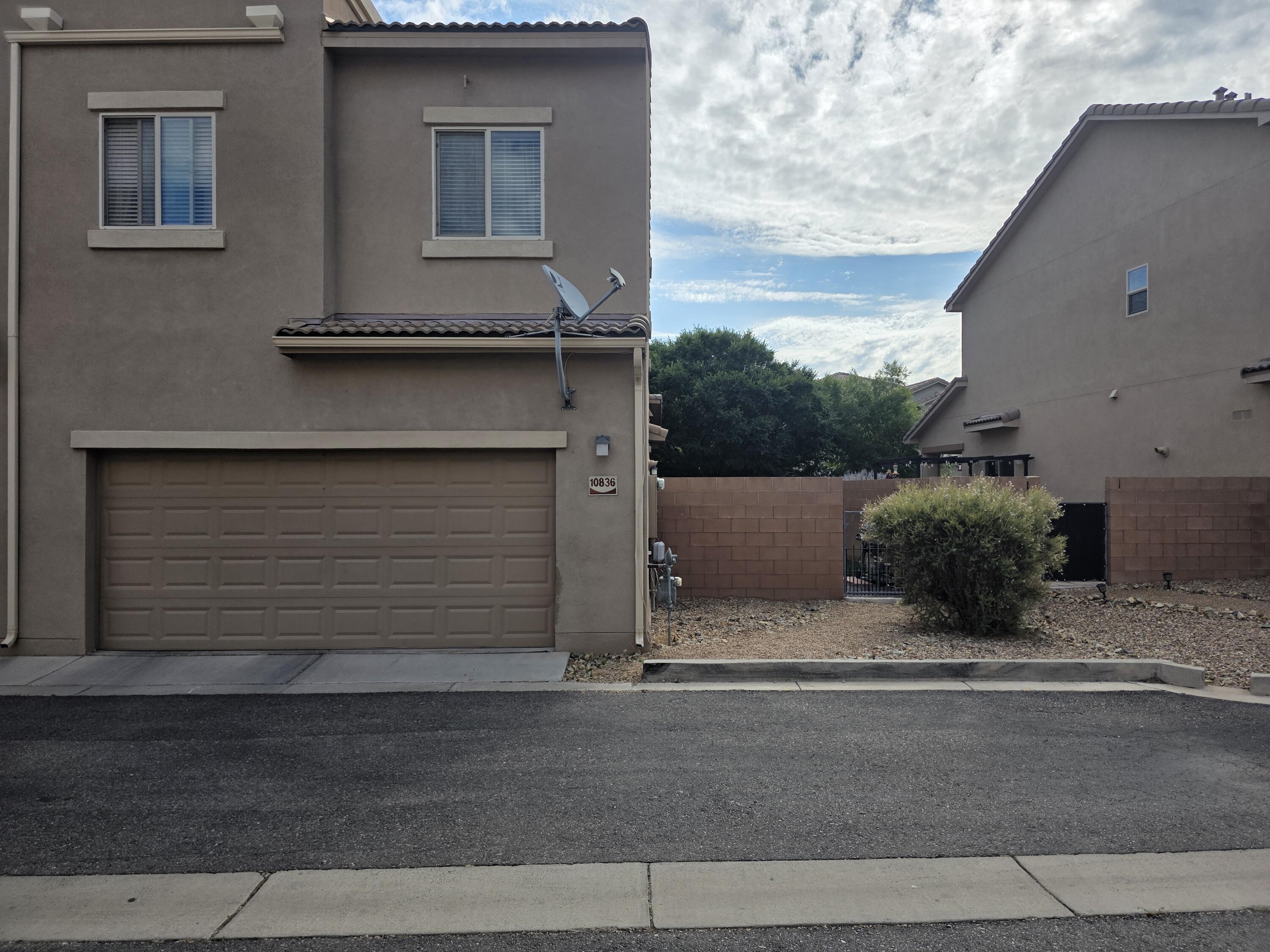 Photo 14 — 10836 Fort Point Lane NE