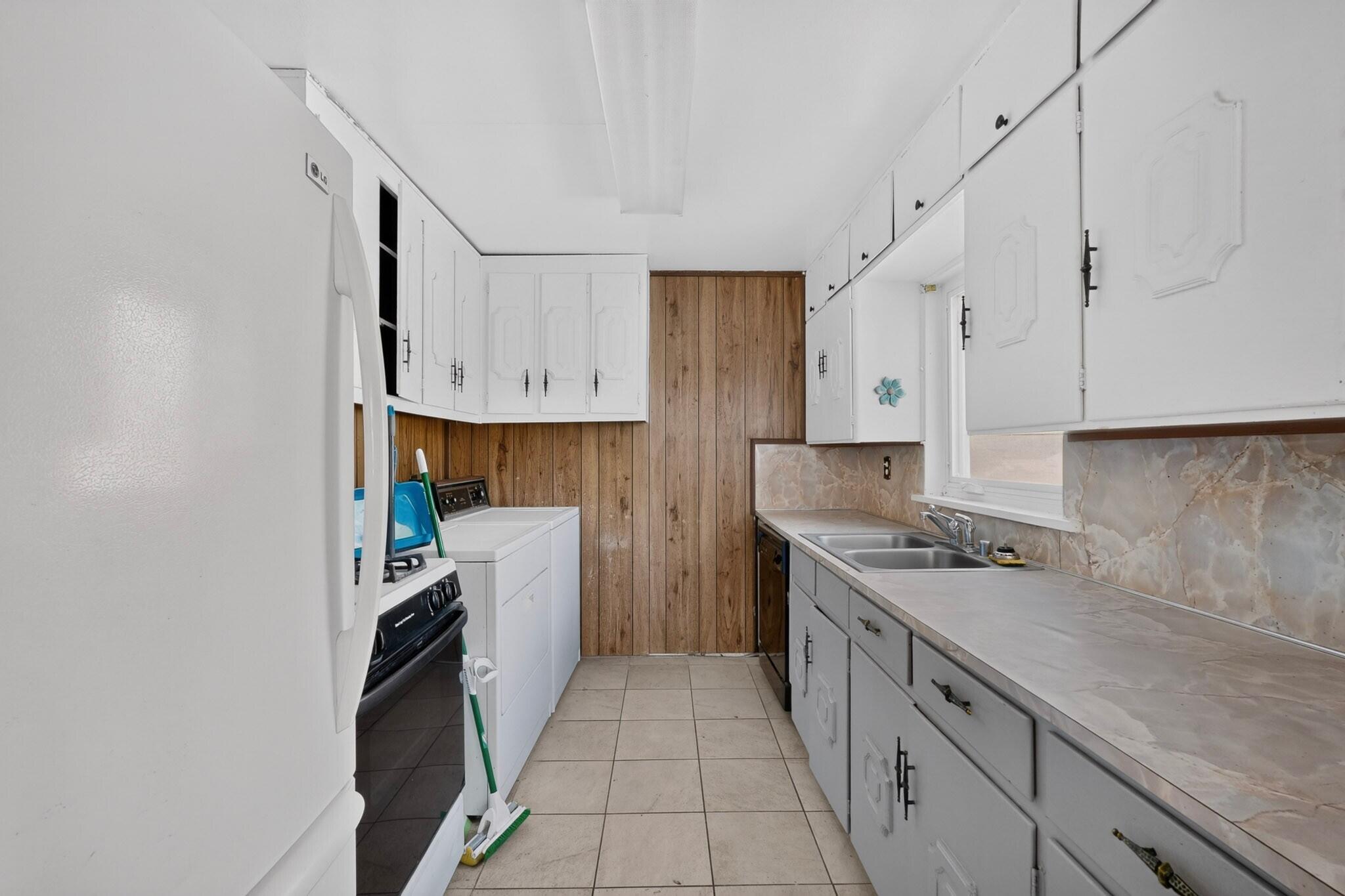 Photo 18 — 415 Vassar Drive SE