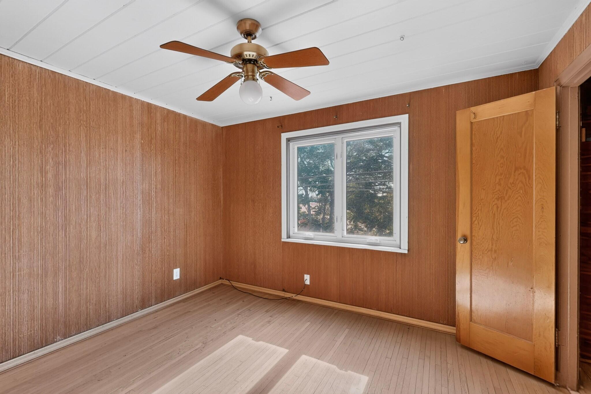 Photo 16 — 415 Vassar Drive SE