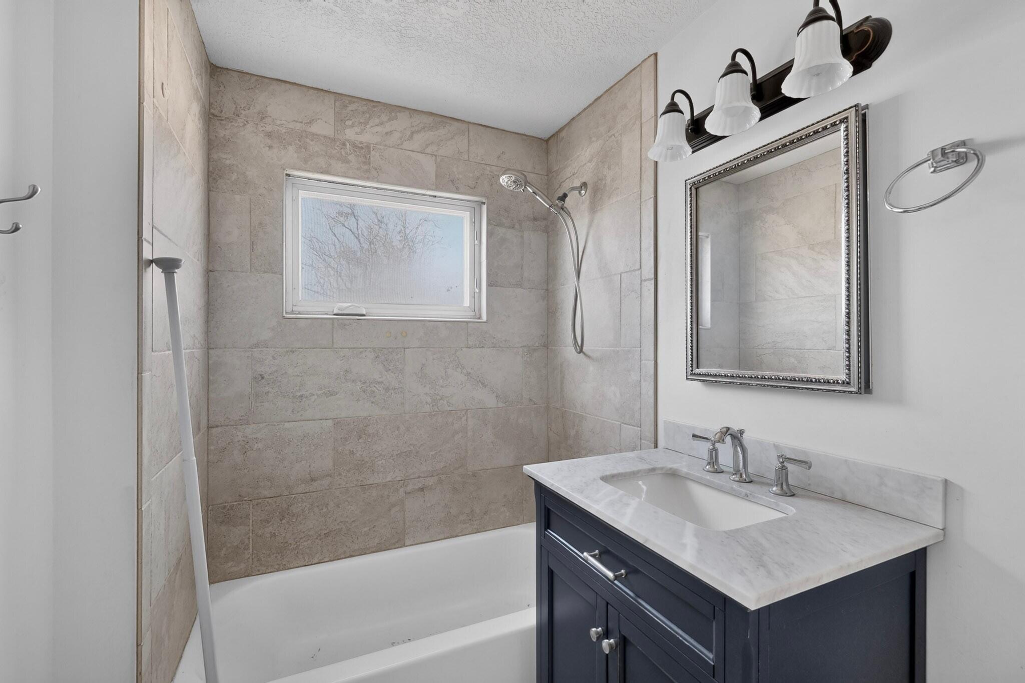 Photo 14 — 415 Vassar Drive SE