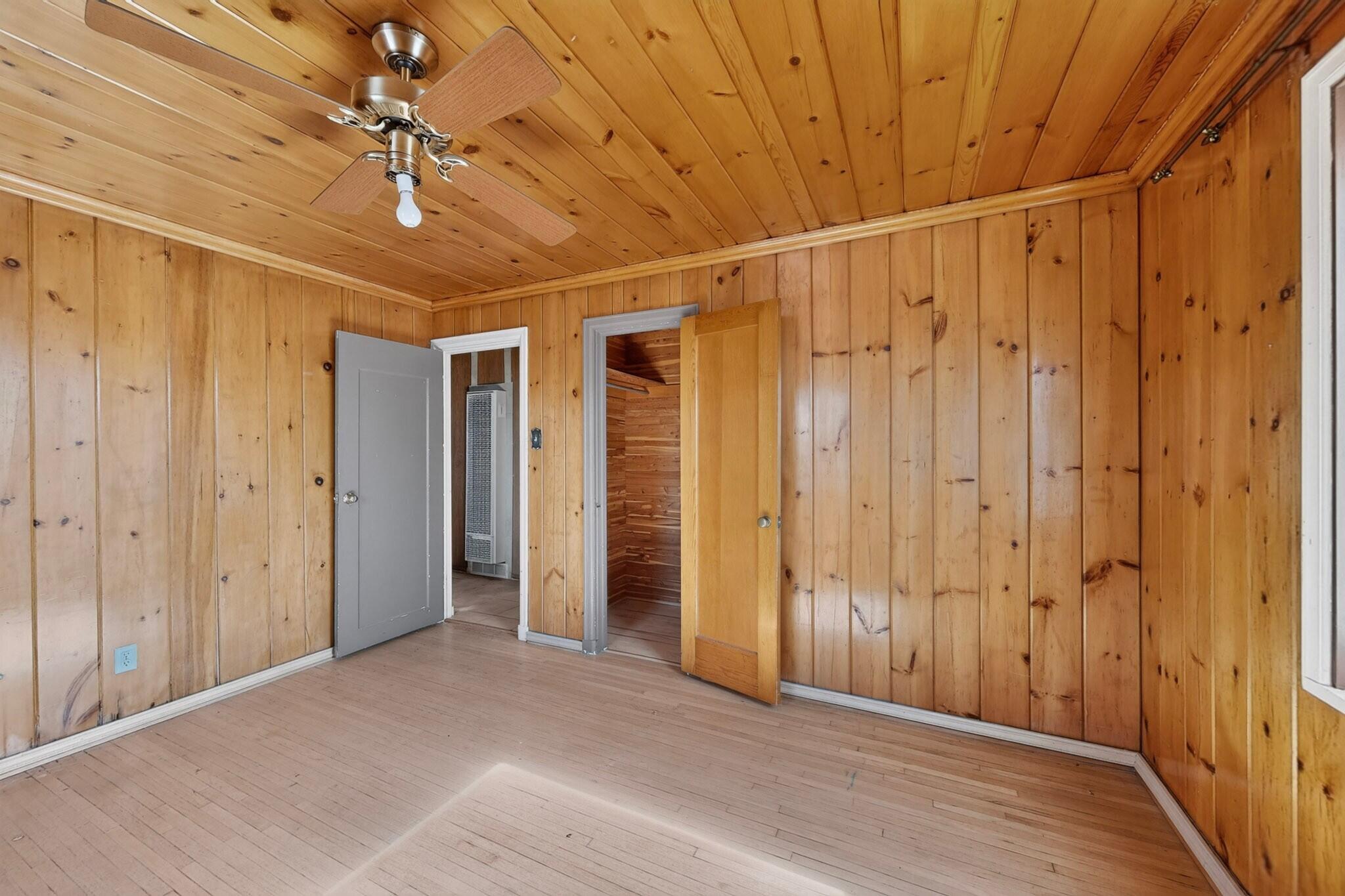 Photo 12 — 415 Vassar Drive SE