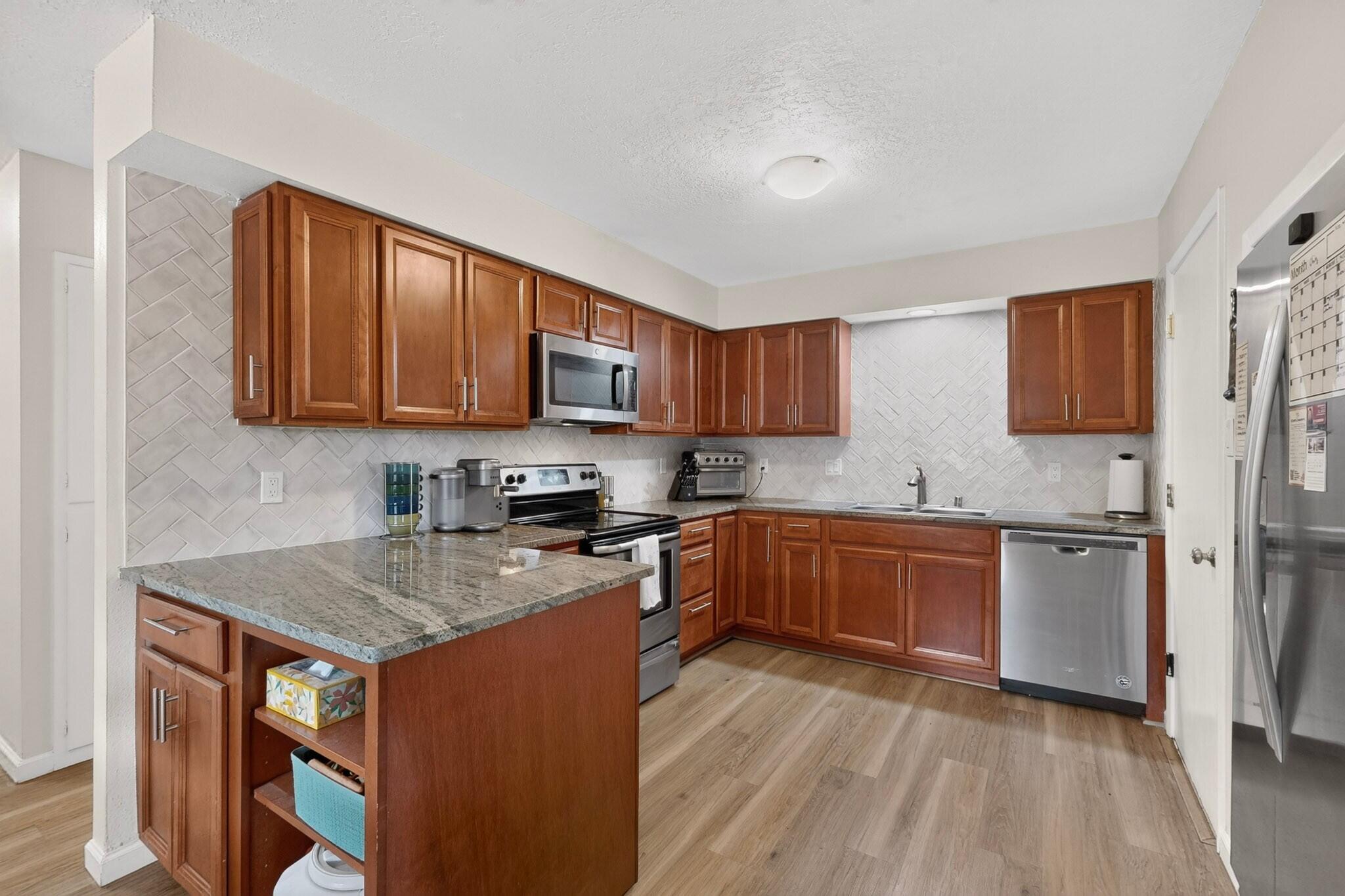 Photo 16 — 6063 Namath Avenue NW