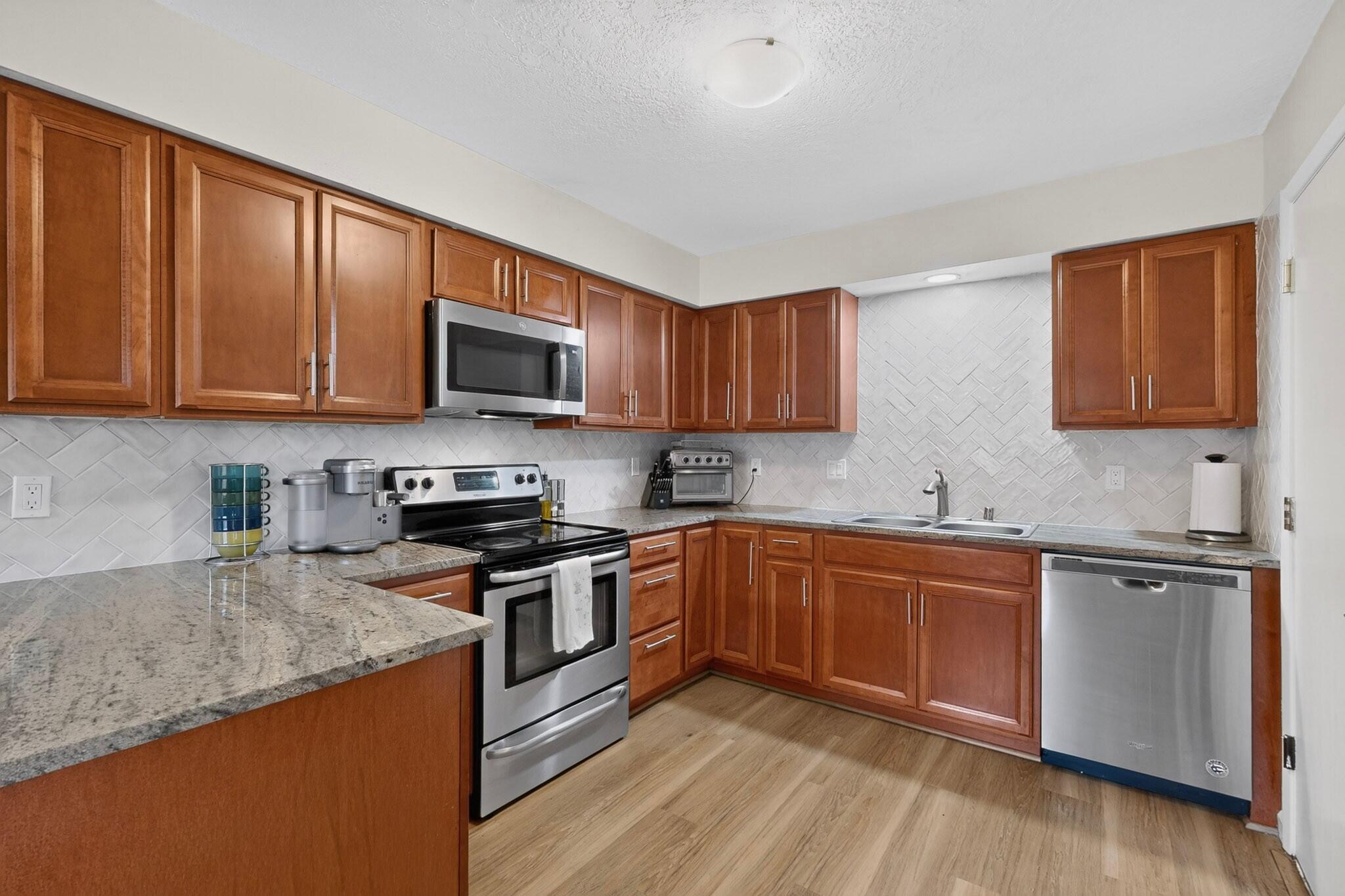 Photo 17 — 6063 Namath Avenue NW